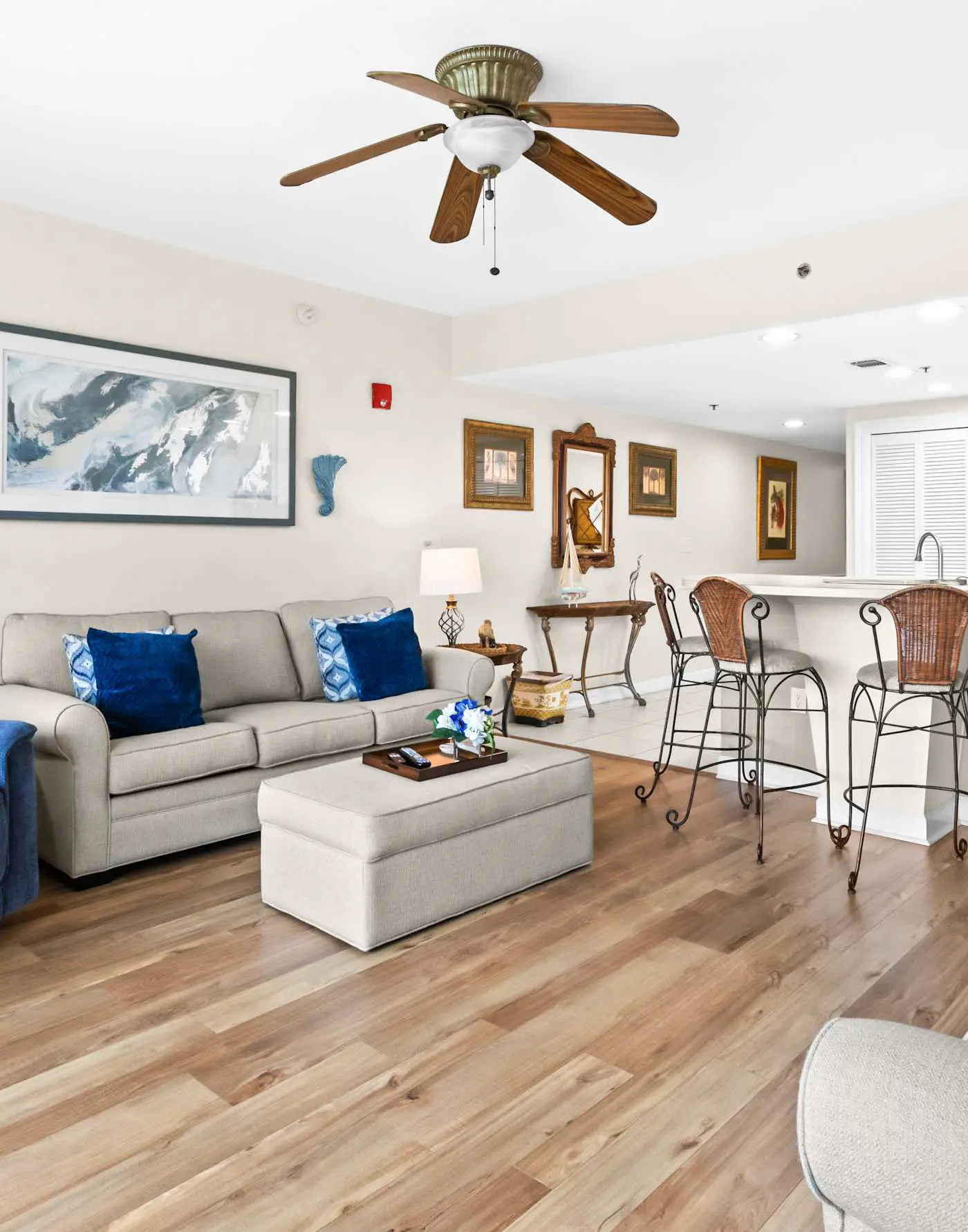 Gorgeous 2nd-floor condo with W/D, resort-style pool, gym, and beach access