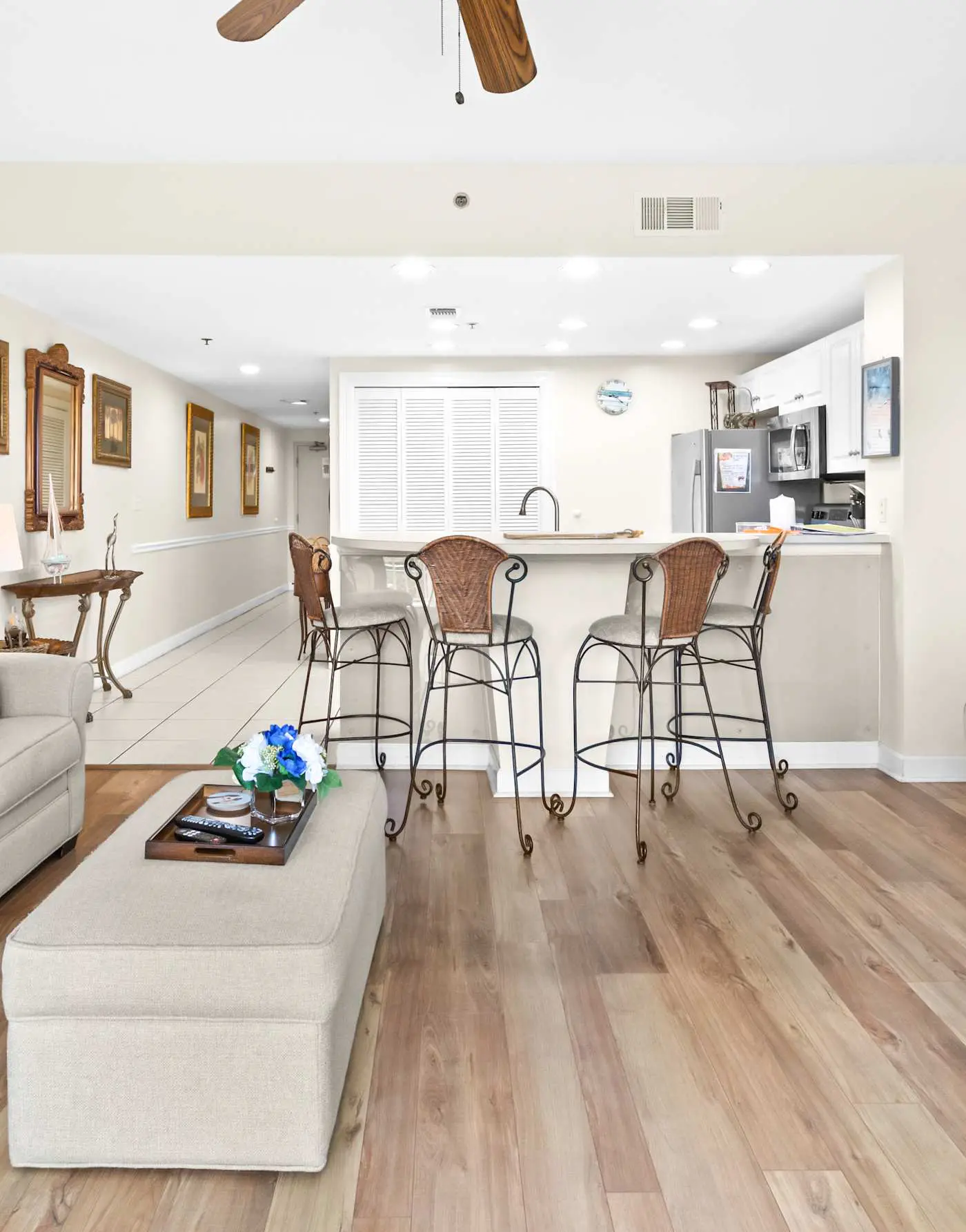 Gorgeous 2nd-floor condo with W/D, resort-style pool, gym, and beach access
