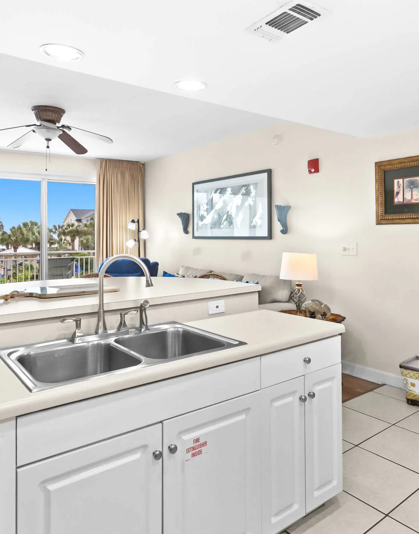 Gorgeous 2nd-floor condo with W/D, resort-style pool, gym, and beach access
