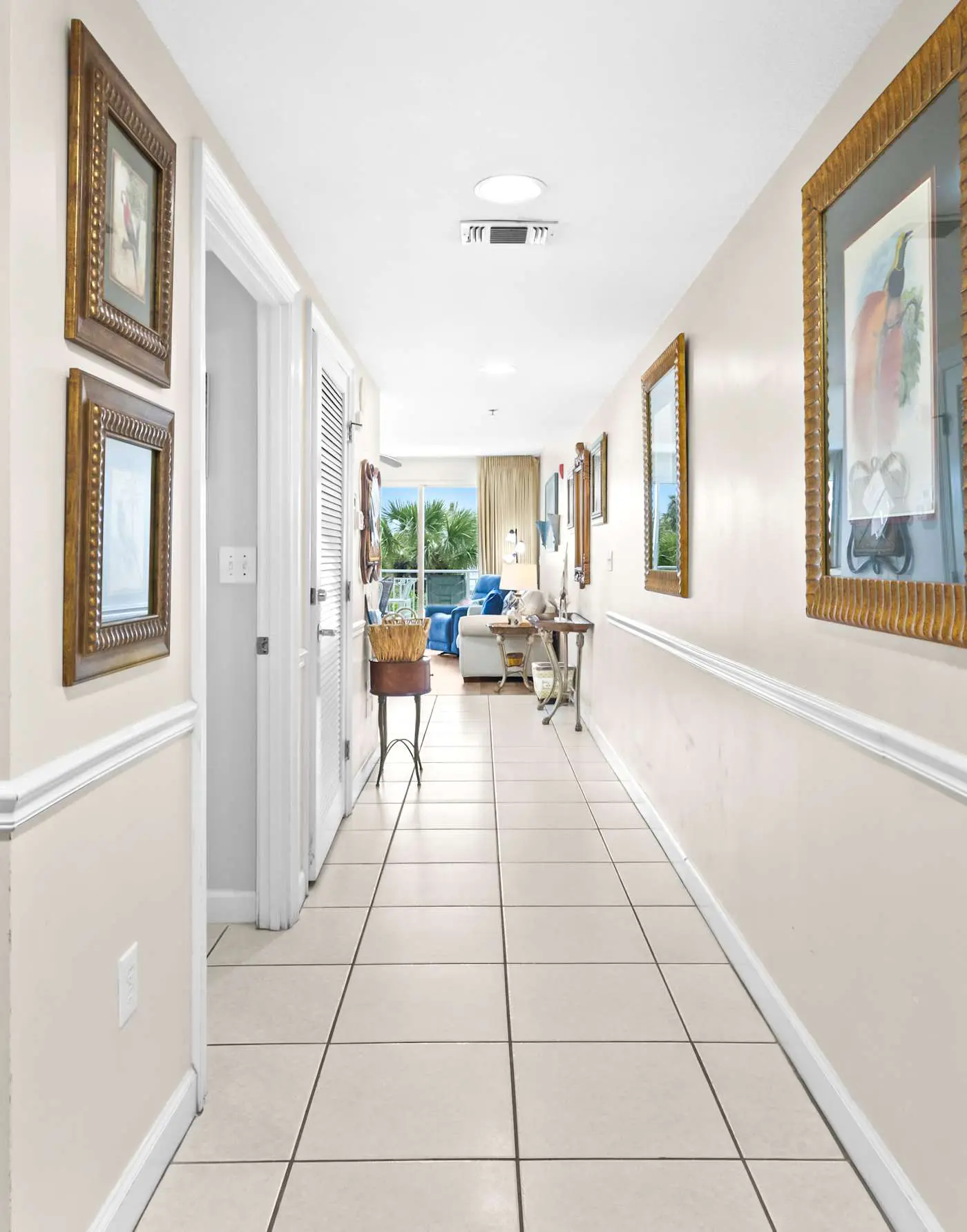 Gorgeous 2nd-floor condo with W/D, resort-style pool, gym, and beach access