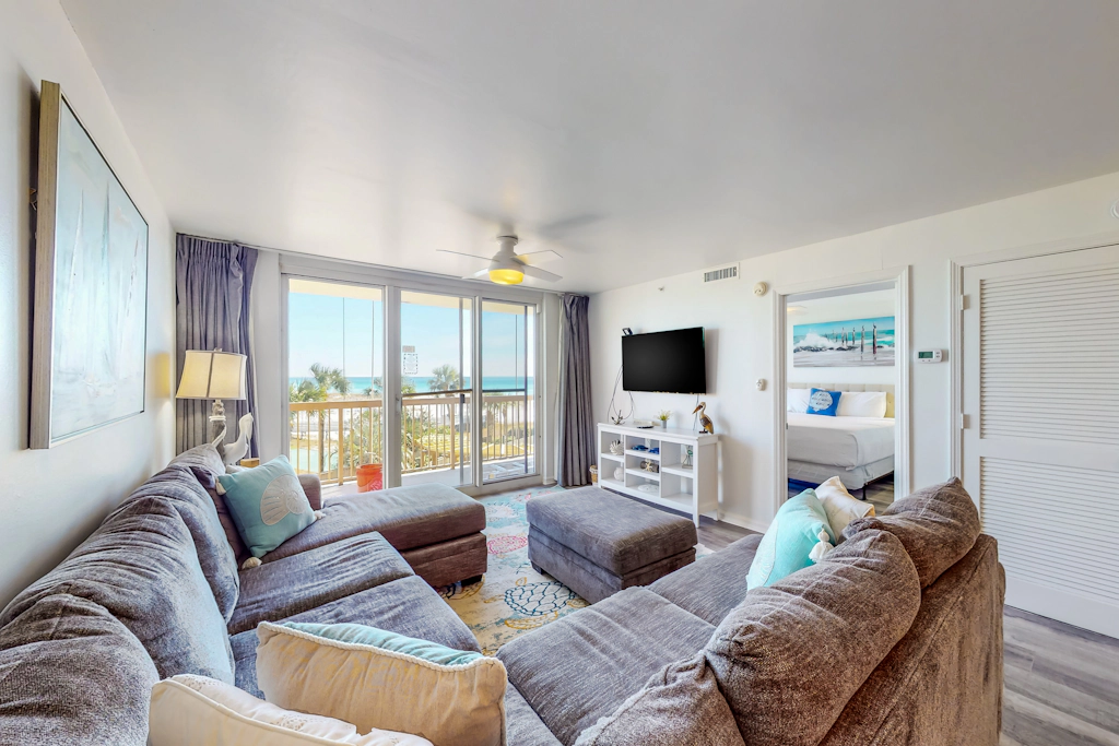 3rd-floor, Gulf-view condo at beachfront resort with pools, hot tub & two gyms