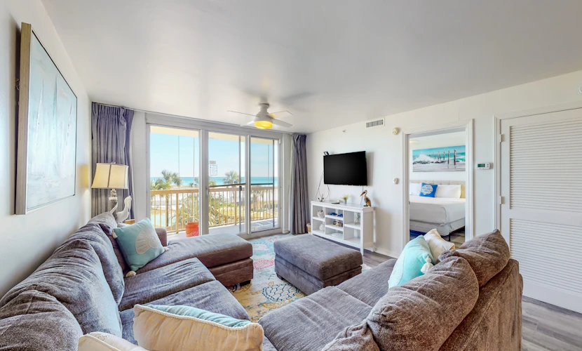 3rd-floor, Gulf-view condo at beachfront resort with pools, hot tub & two gyms