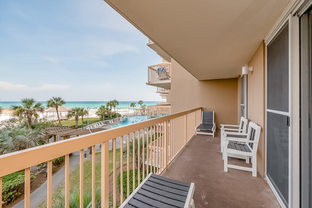 3rd-floor, Gulf-view condo at beachfront resort with pools, hot tub & two gyms