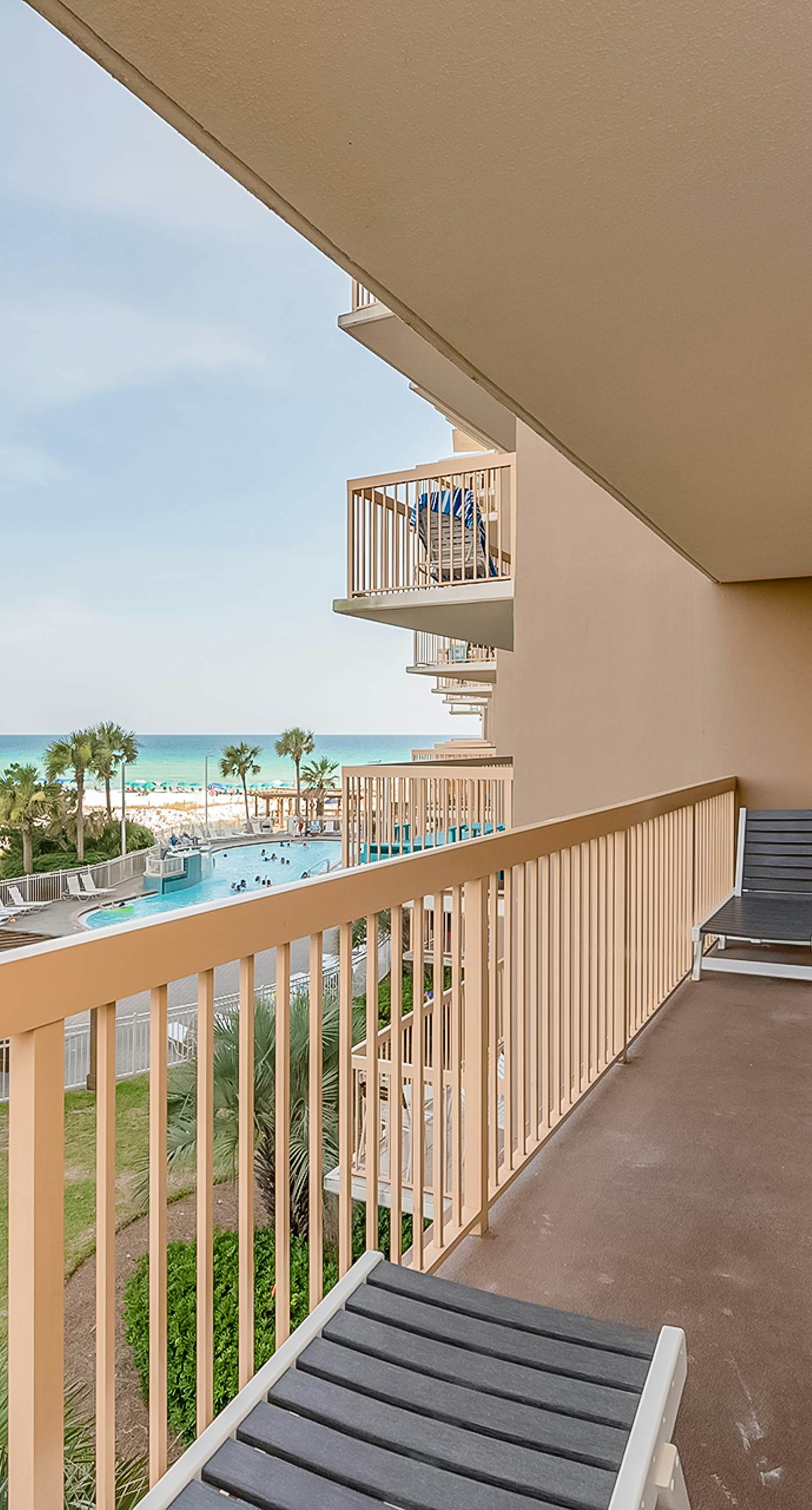 3rd-floor, Gulf-view condo at beachfront resort with pools, hot tub & two gyms