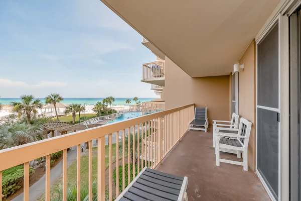 3rd-floor, Gulf-view condo at beachfront resort with pools, hot tub & two gyms