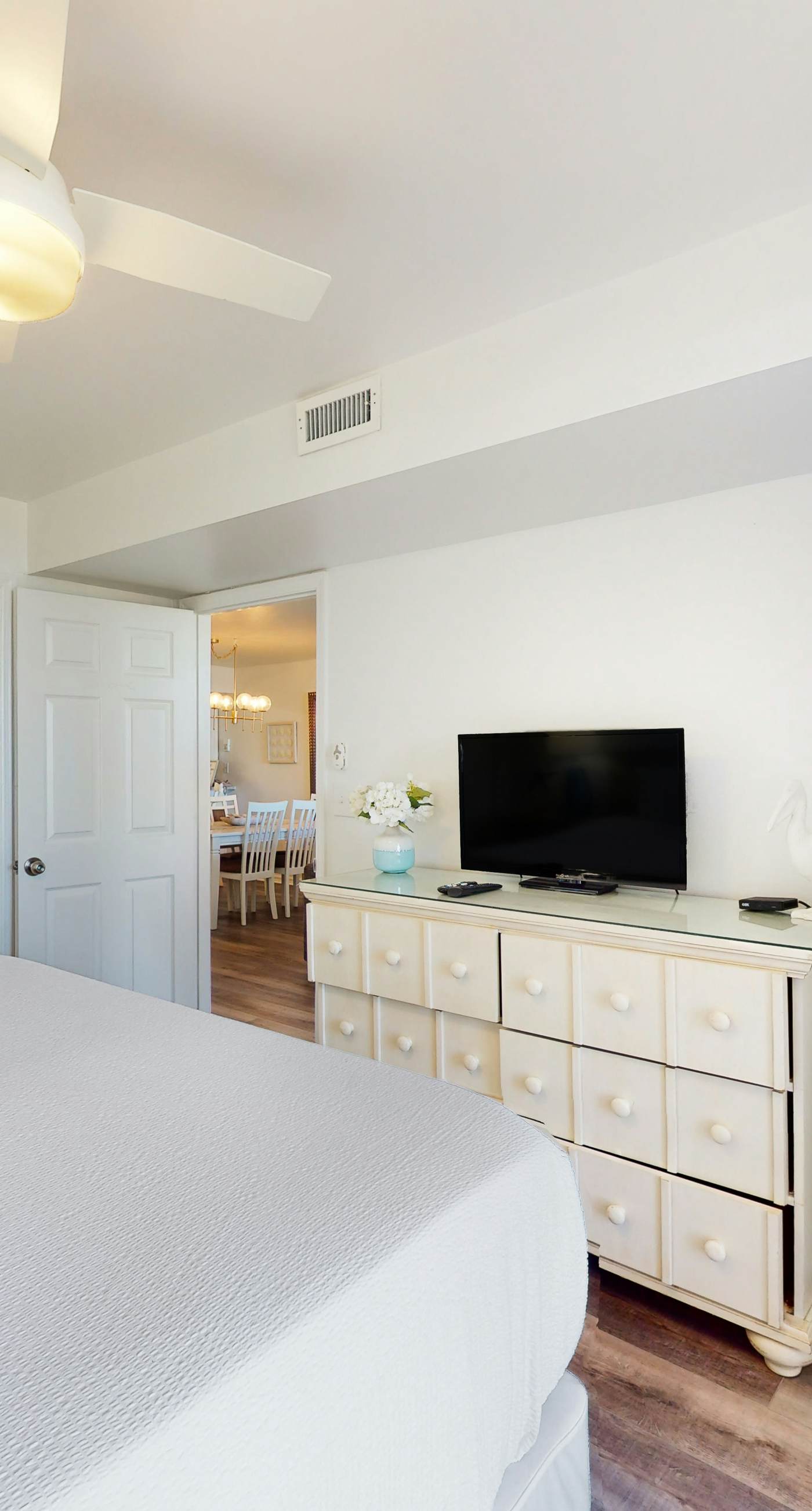 3rd-floor, Gulf-view condo at beachfront resort with pools, hot tub & two gyms