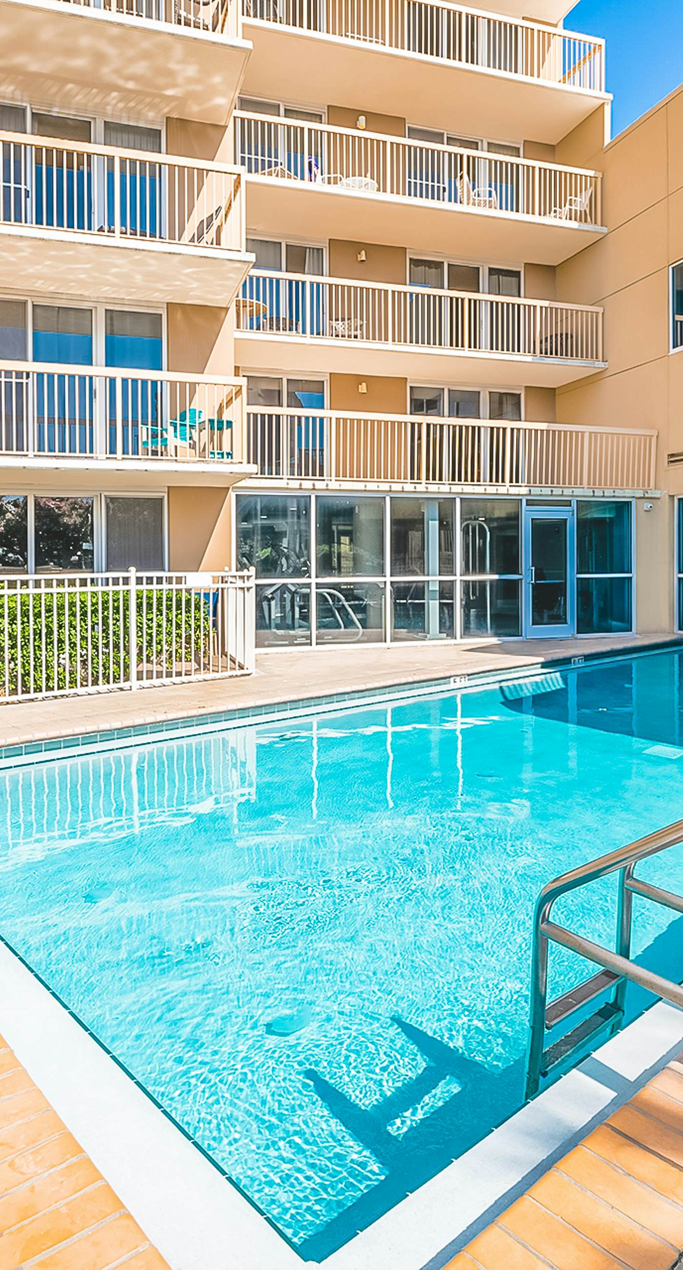 3rd-floor, Gulf-view condo at beachfront resort with pools, hot tub & two gyms