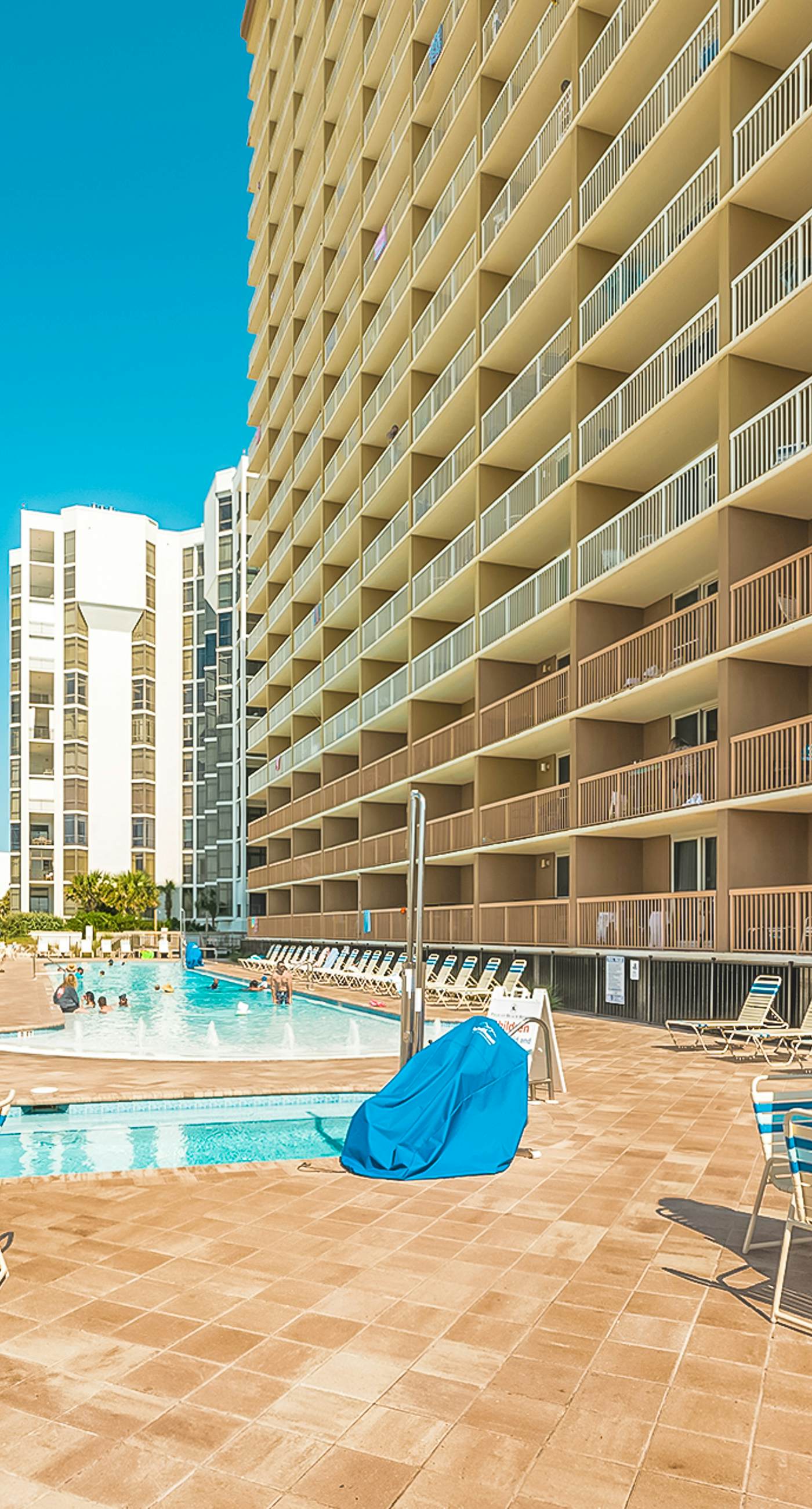 3rd-floor, Gulf-view condo at beachfront resort with pools, hot tub & two gyms