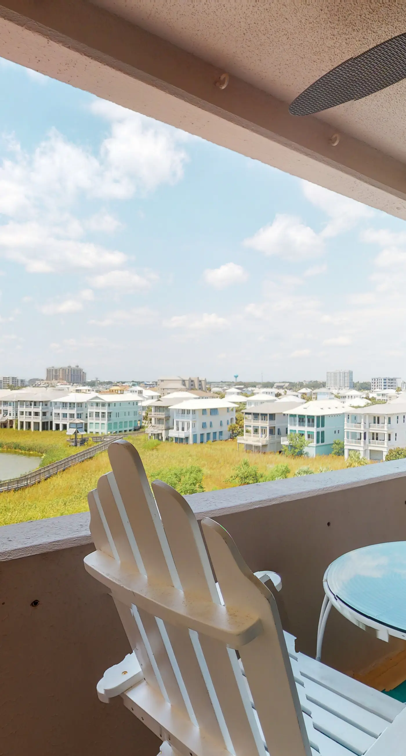 Fifth-floor, Gulf view condo with a washer/dryer, pool, tennis, & fitness room