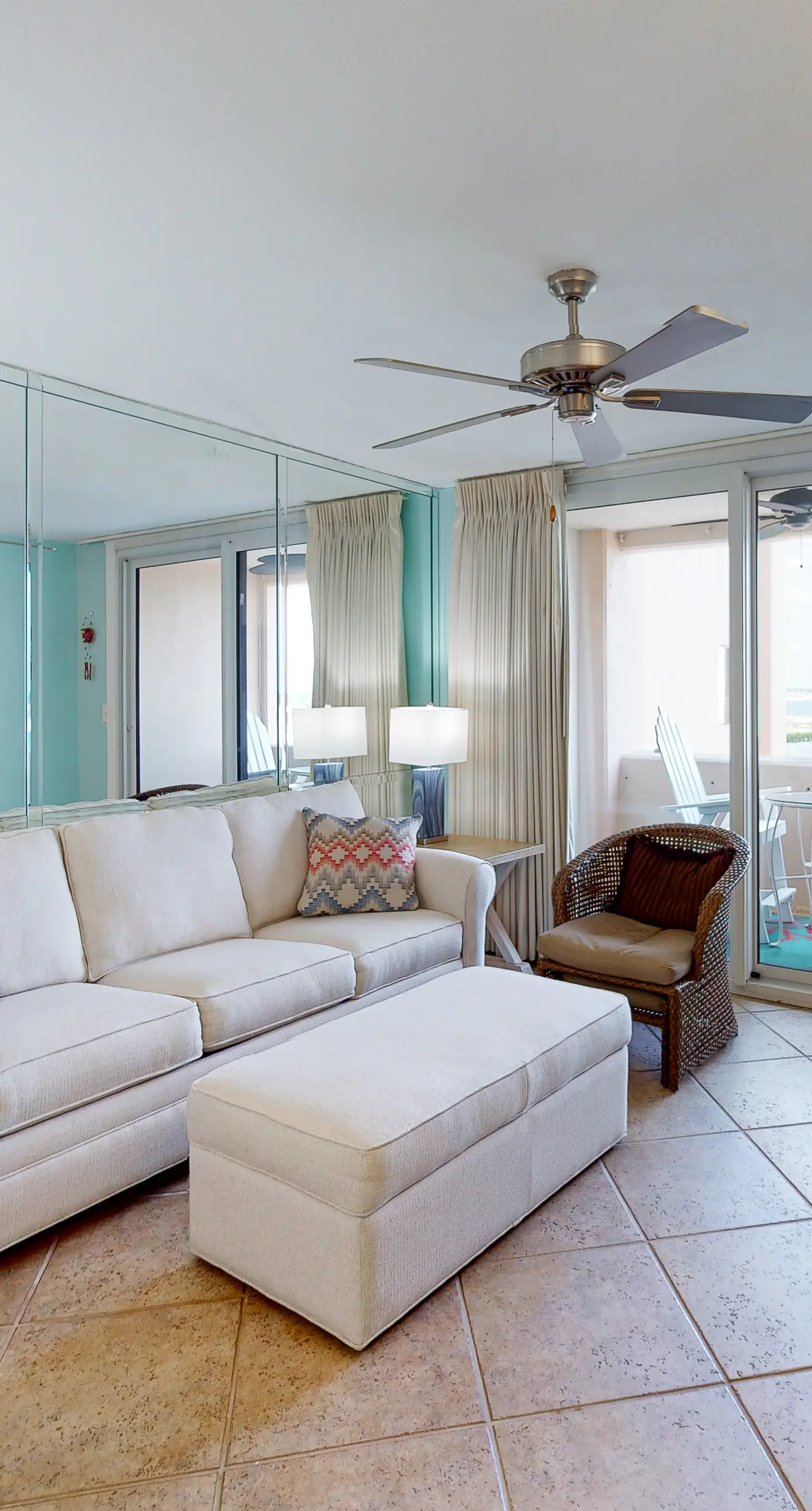 Fifth-floor, Gulf view condo with a washer/dryer, pool, tennis, & fitness room