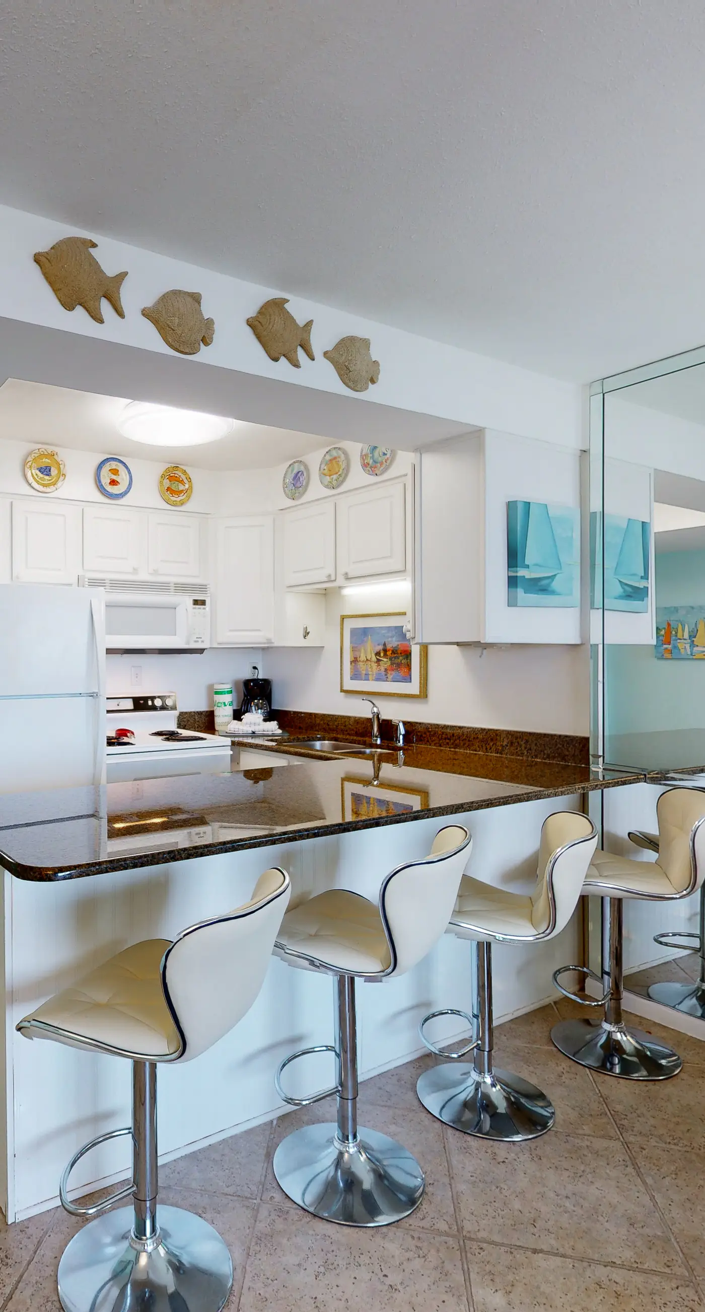 Fifth-floor, Gulf view condo with a washer/dryer, pool, tennis, & fitness room