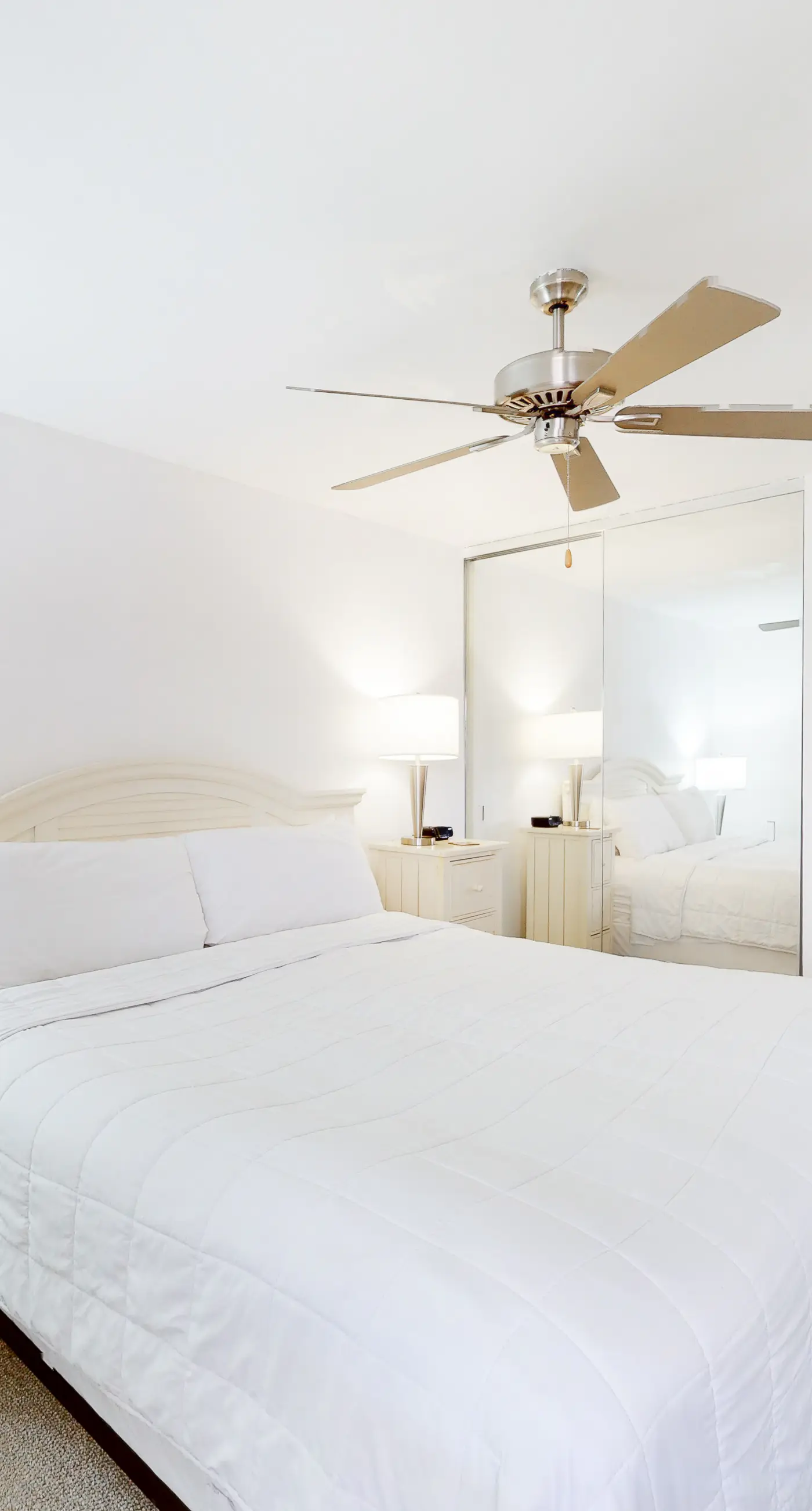 Fifth-floor, Gulf view condo with a washer/dryer, pool, tennis, & fitness room