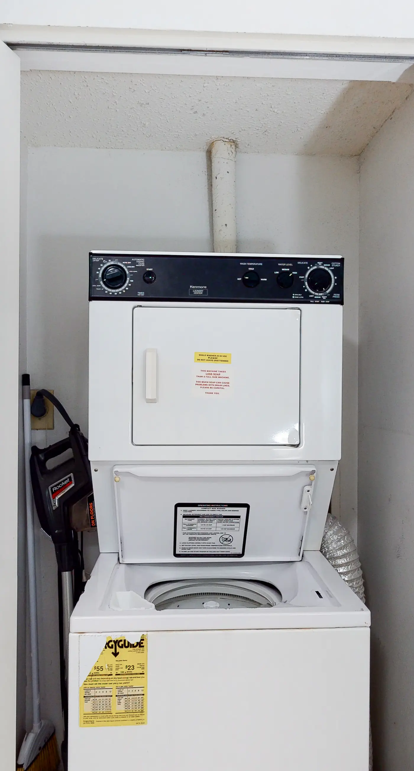 Fifth-floor, Gulf view condo with a washer/dryer, pool, tennis, & fitness room