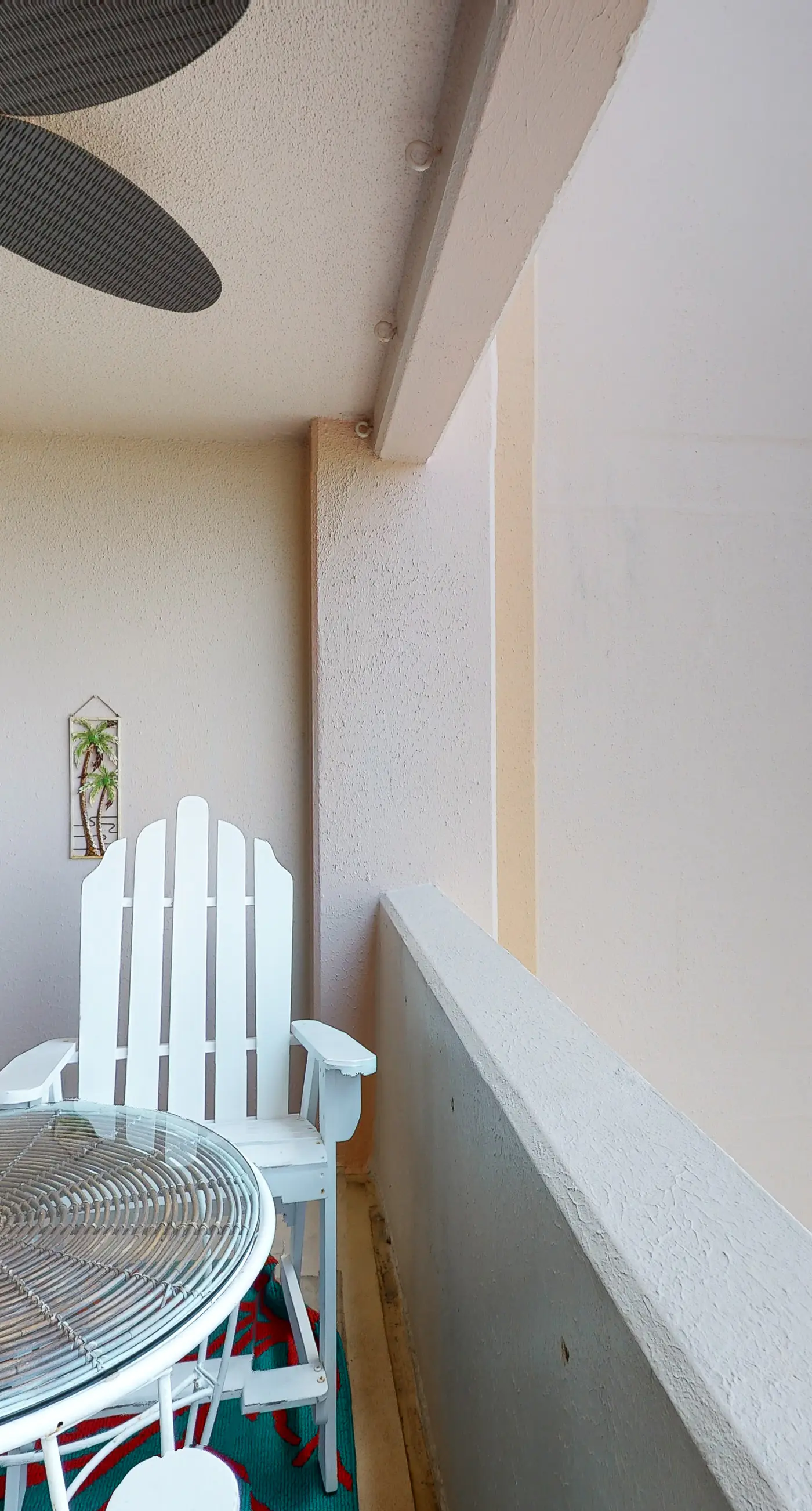 Fifth-floor, Gulf view condo with a washer/dryer, pool, tennis, & fitness room