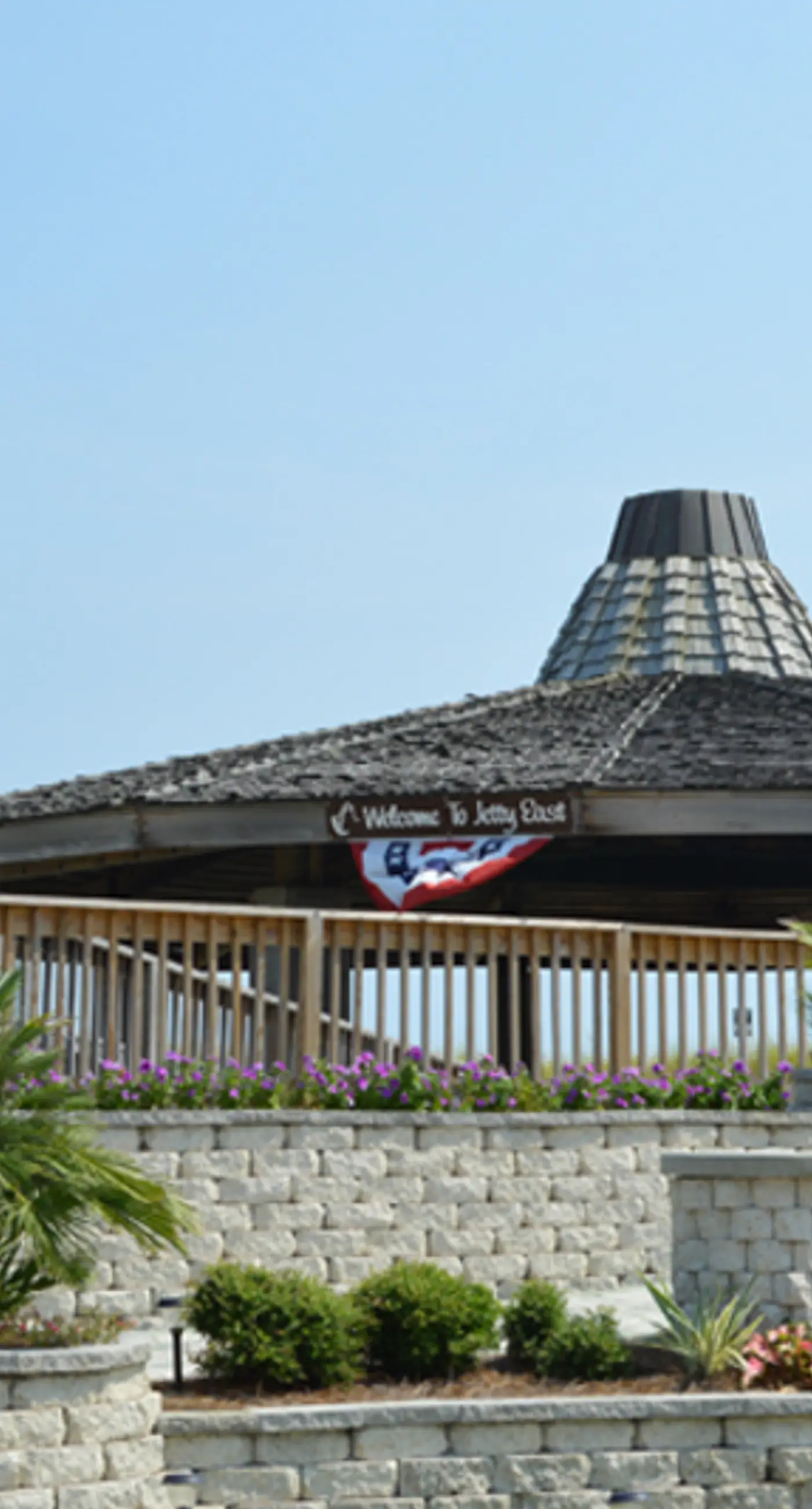 Fifth-floor, Gulf view condo with a washer/dryer, pool, tennis, & fitness room