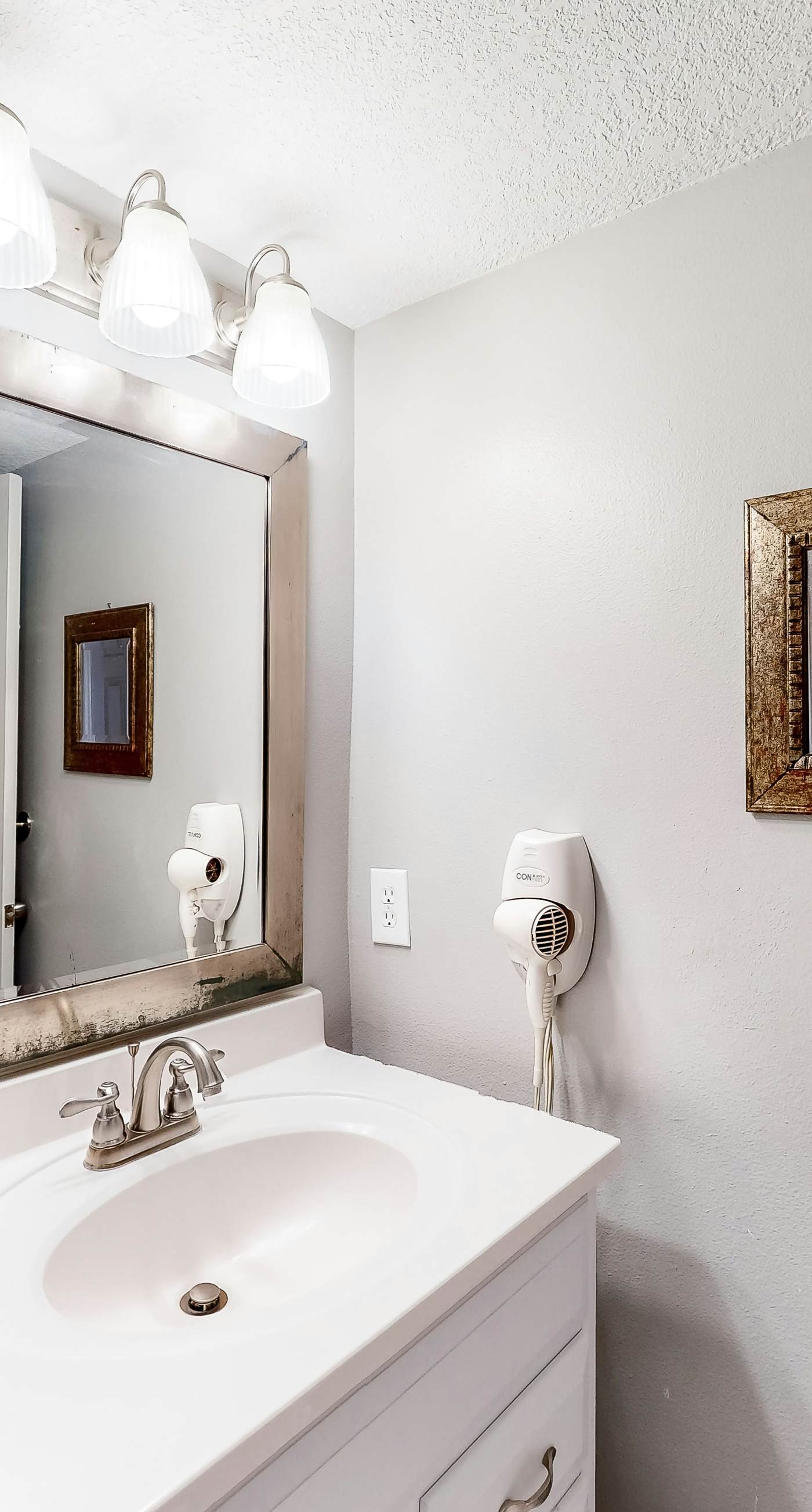 Gulf-front condo with balcony, water views, pools, hot tub & beach access