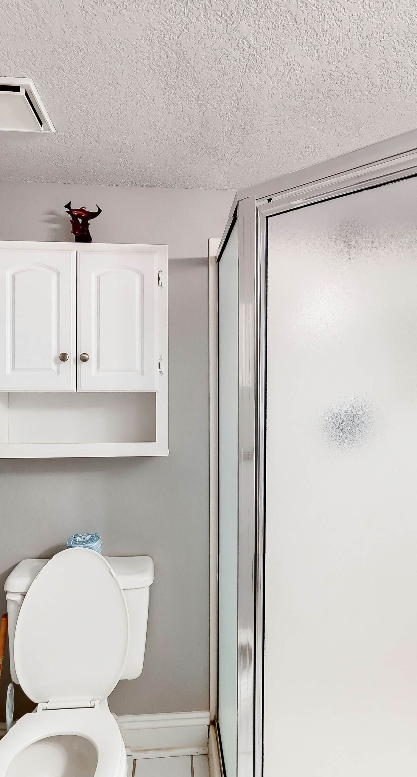 Gulf-front condo with balcony, water views, pools, hot tub & beach access