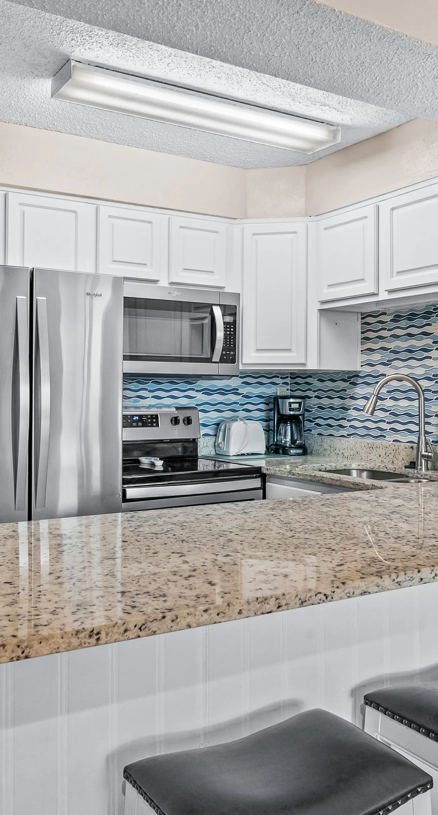 Gulf-view condo with beach pavilion, balcony, heated pool, hot tub, gym, tennis