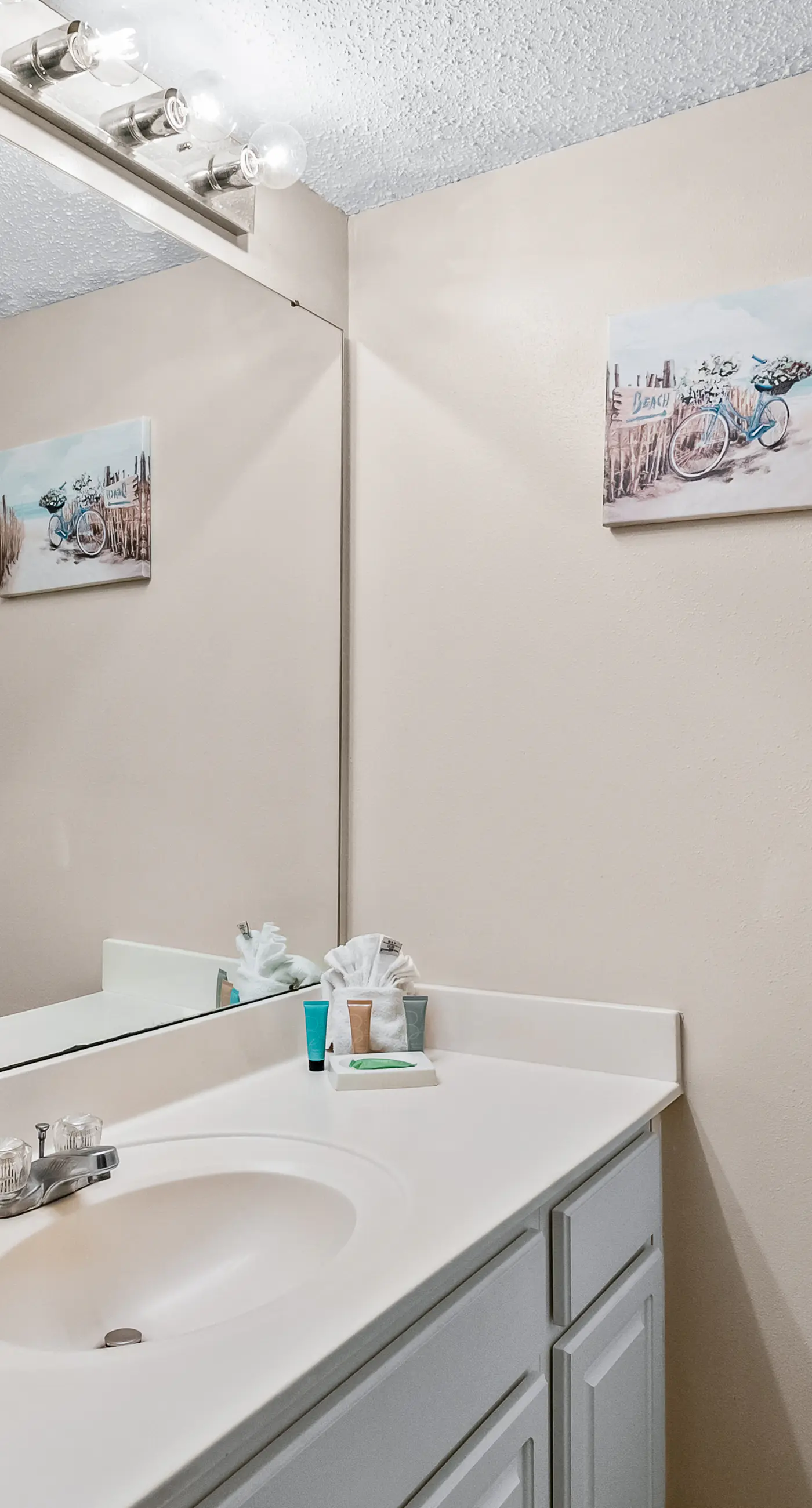 Gulf-view condo with beach pavilion, balcony, heated pool, hot tub, gym, tennis