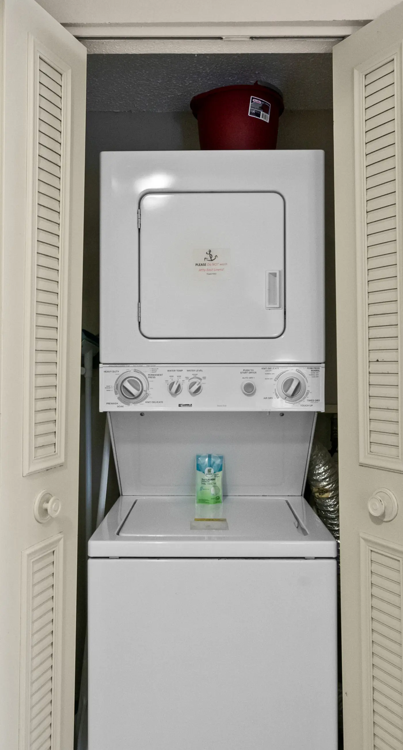 Gulf-view condo with beach pavilion, balcony, heated pool, hot tub, gym, tennis