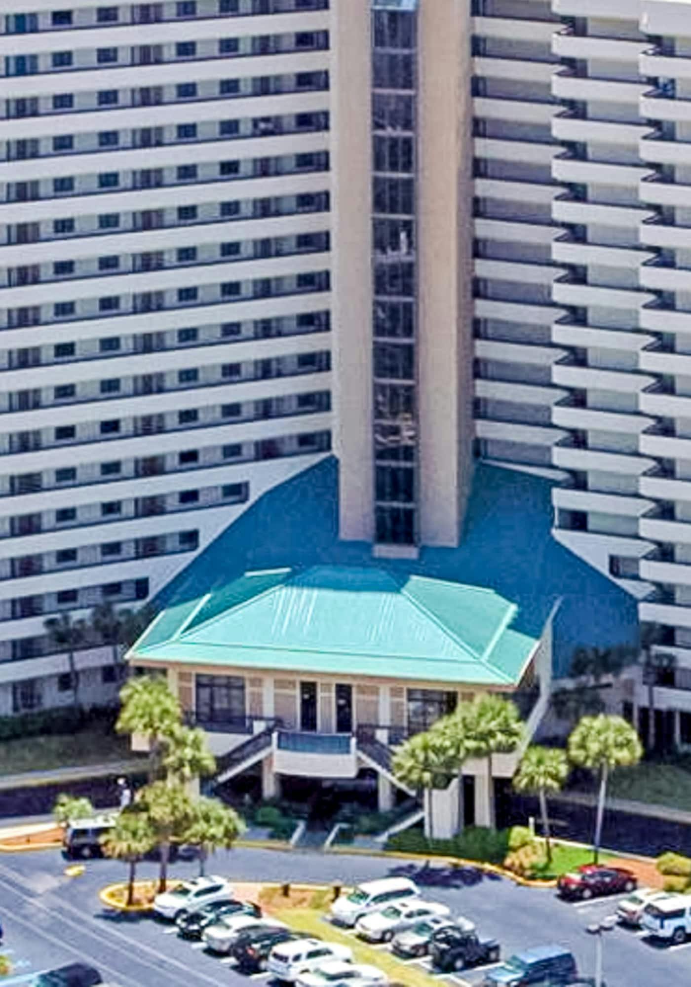 Eleventh-floor ocean view condo with pool, hot tub, central AC, gym, & game room