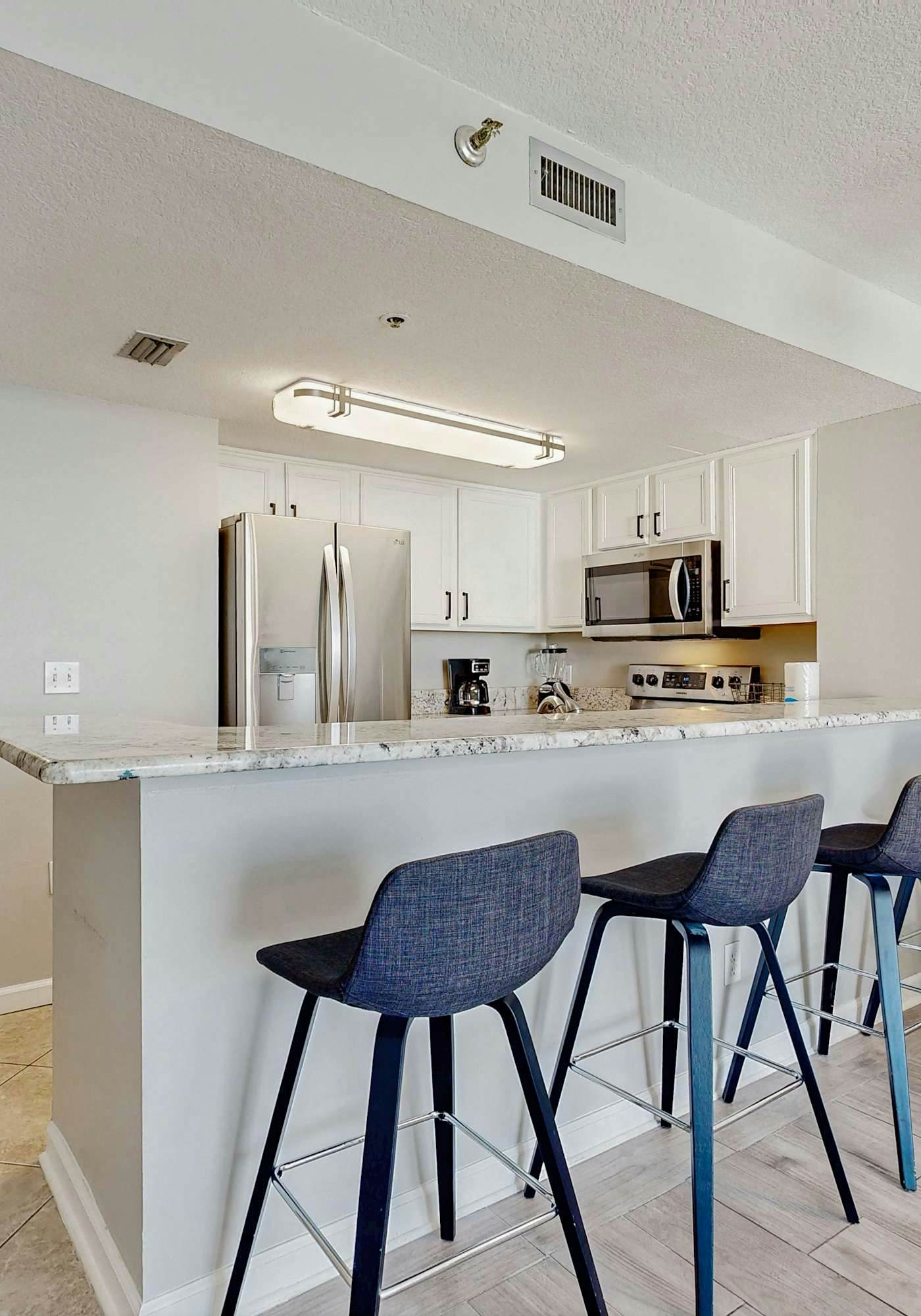 Eleventh-floor ocean view condo with pool, hot tub, central AC, gym, & game room