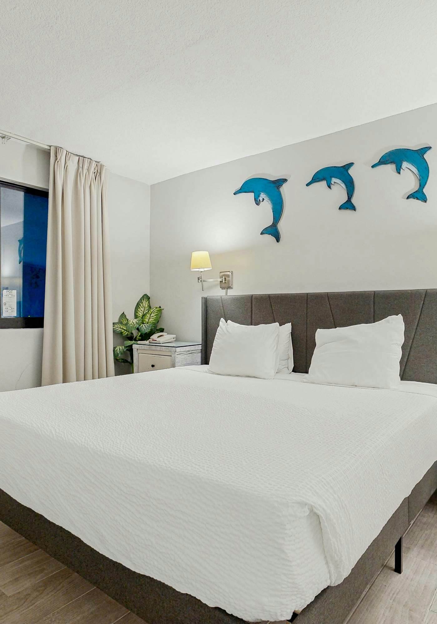 Eleventh-floor ocean view condo with pool, hot tub, central AC, gym, & game room