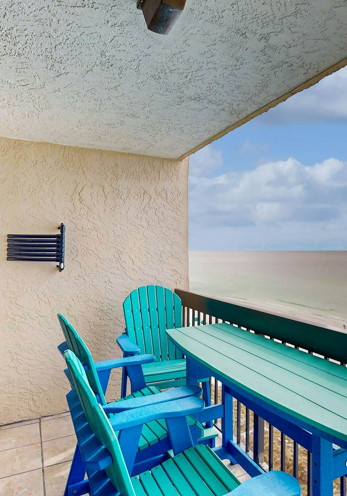 Eleventh-floor ocean view condo with pool, hot tub, central AC, gym, & game room