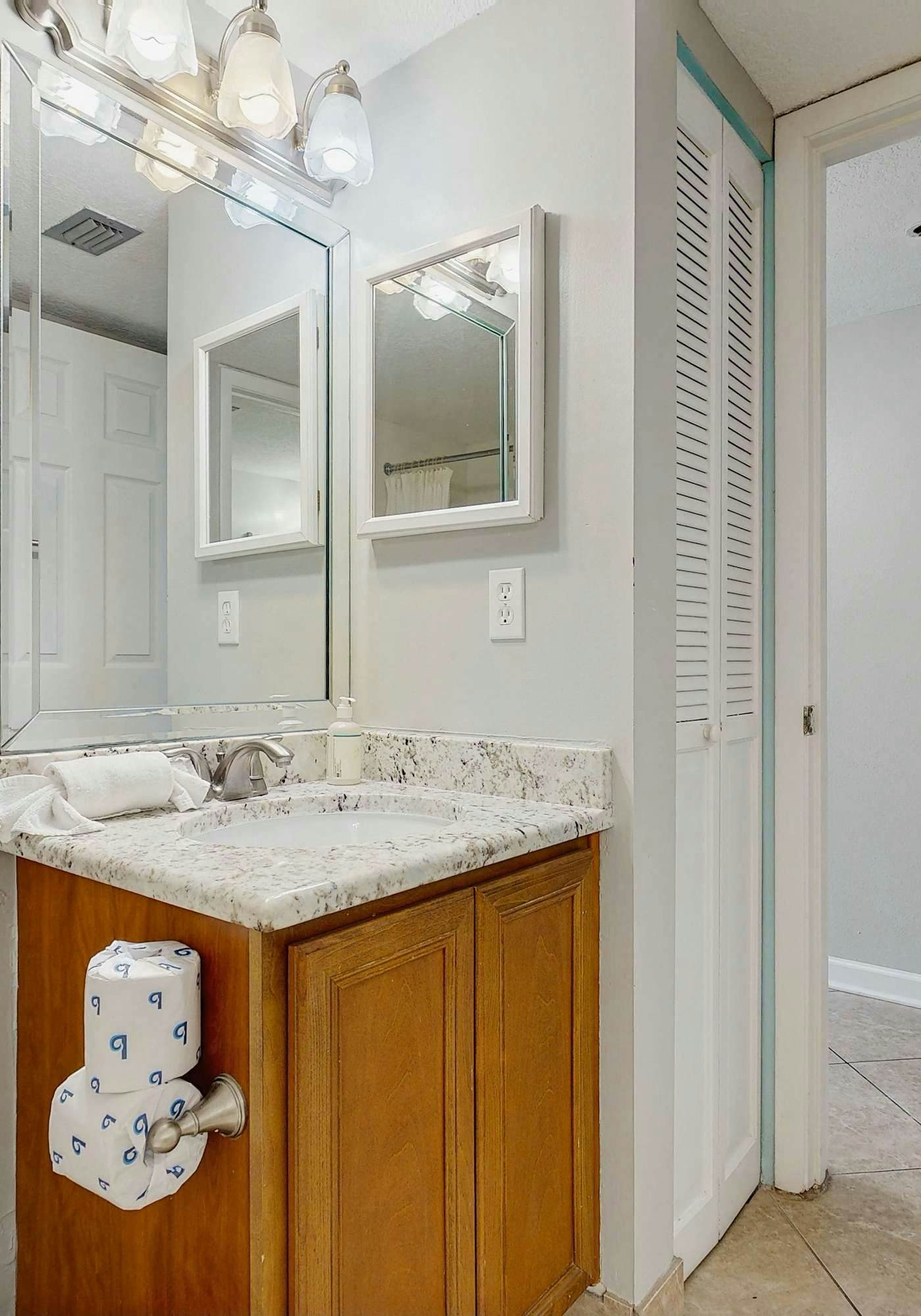 Eleventh-floor ocean view condo with pool, hot tub, central AC, gym, & game room