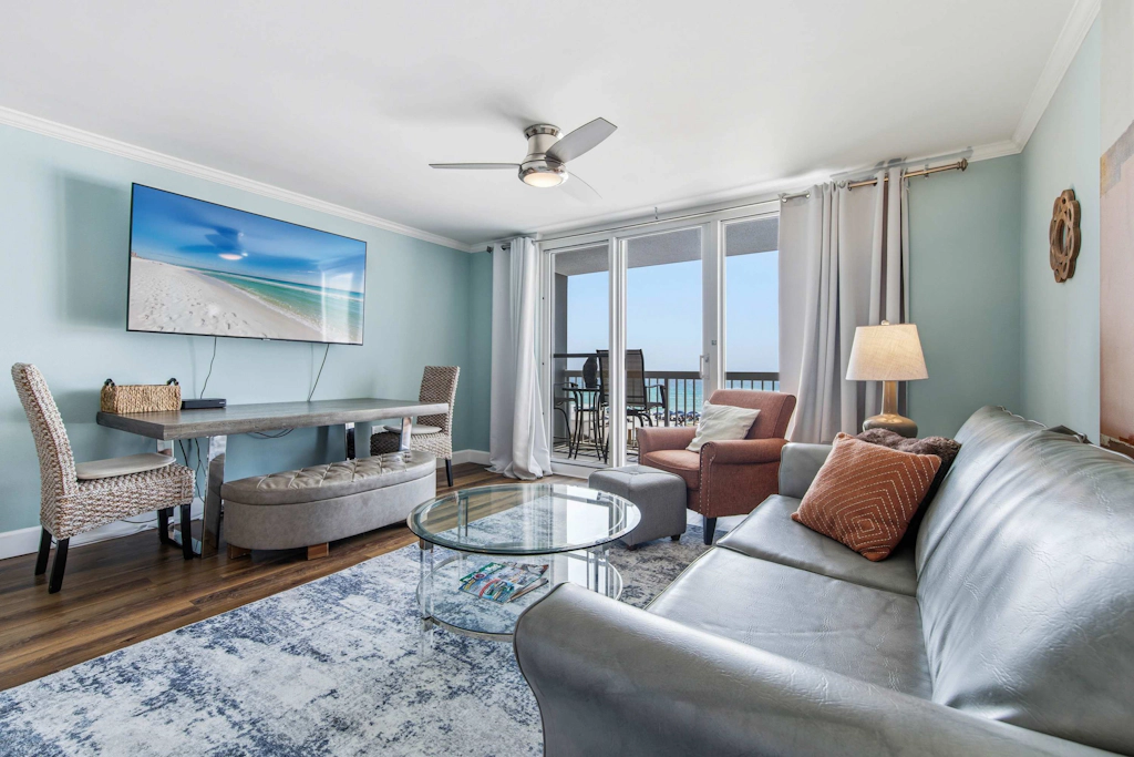 Gulf-front condo with balcony, beach access, pool & hot tub