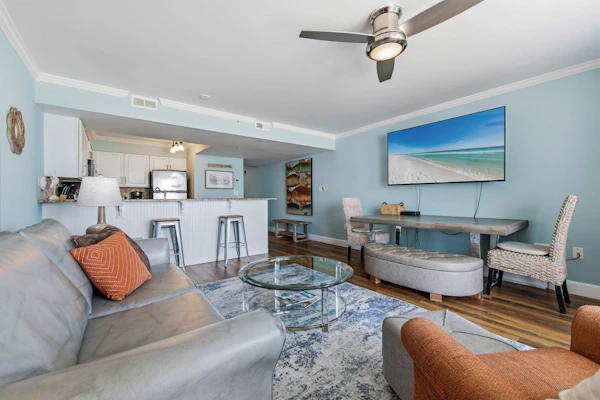 Gulf-front condo with balcony, beach access, pool & hot tub