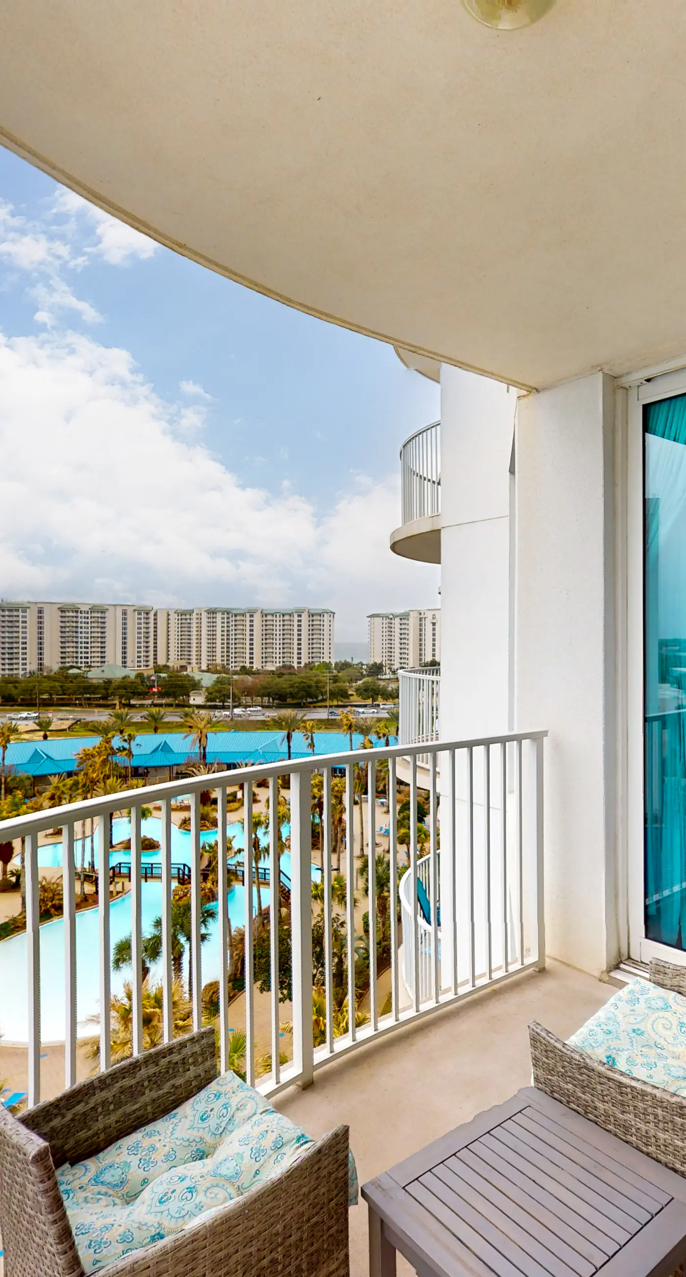 Beachy resort condo with balcony, outdoor pools, hot tub, gym, tennis, AC, & W&D
