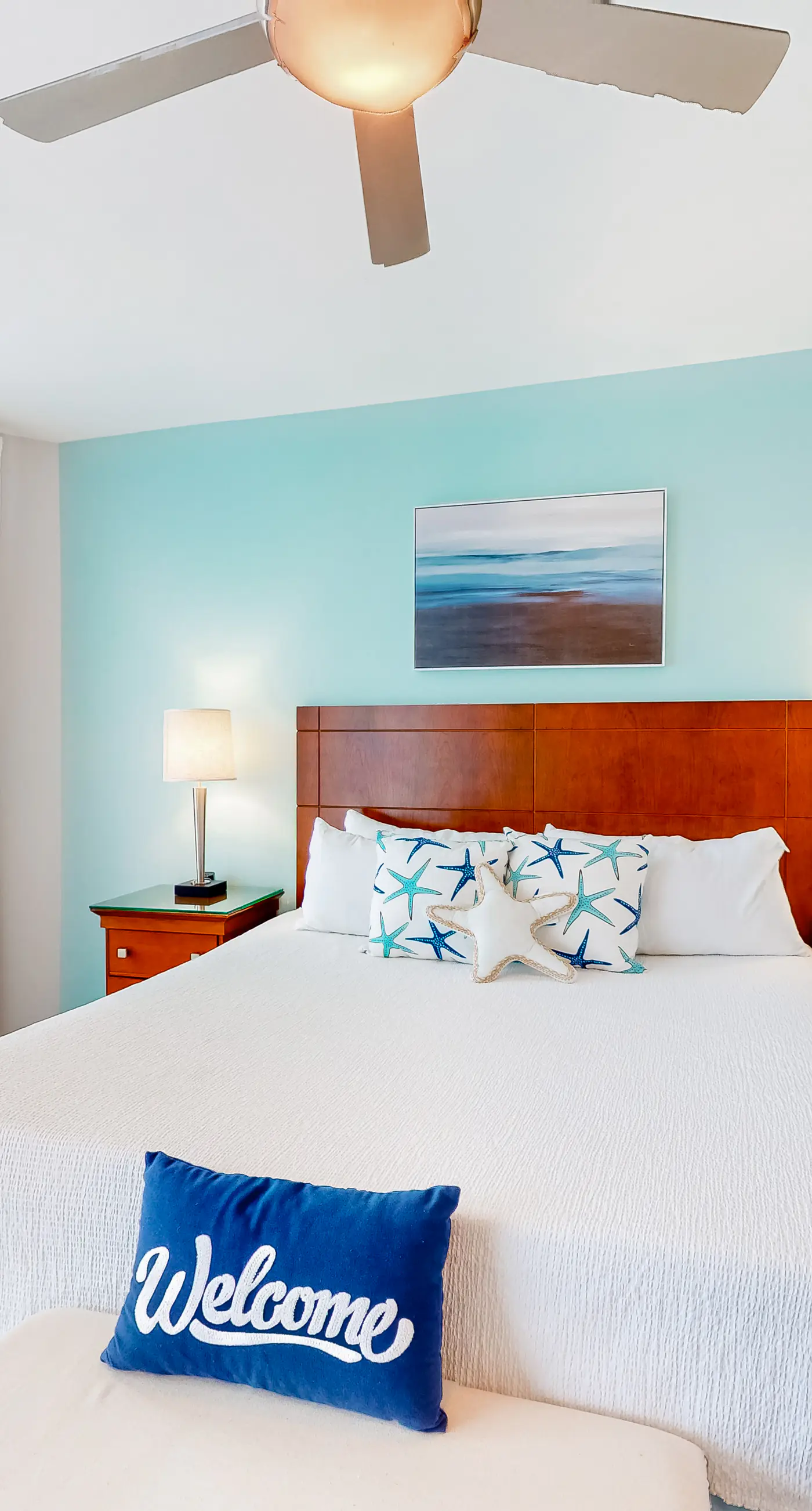 Beachy resort condo with balcony, outdoor pools, hot tub, gym, tennis, AC, & W&D