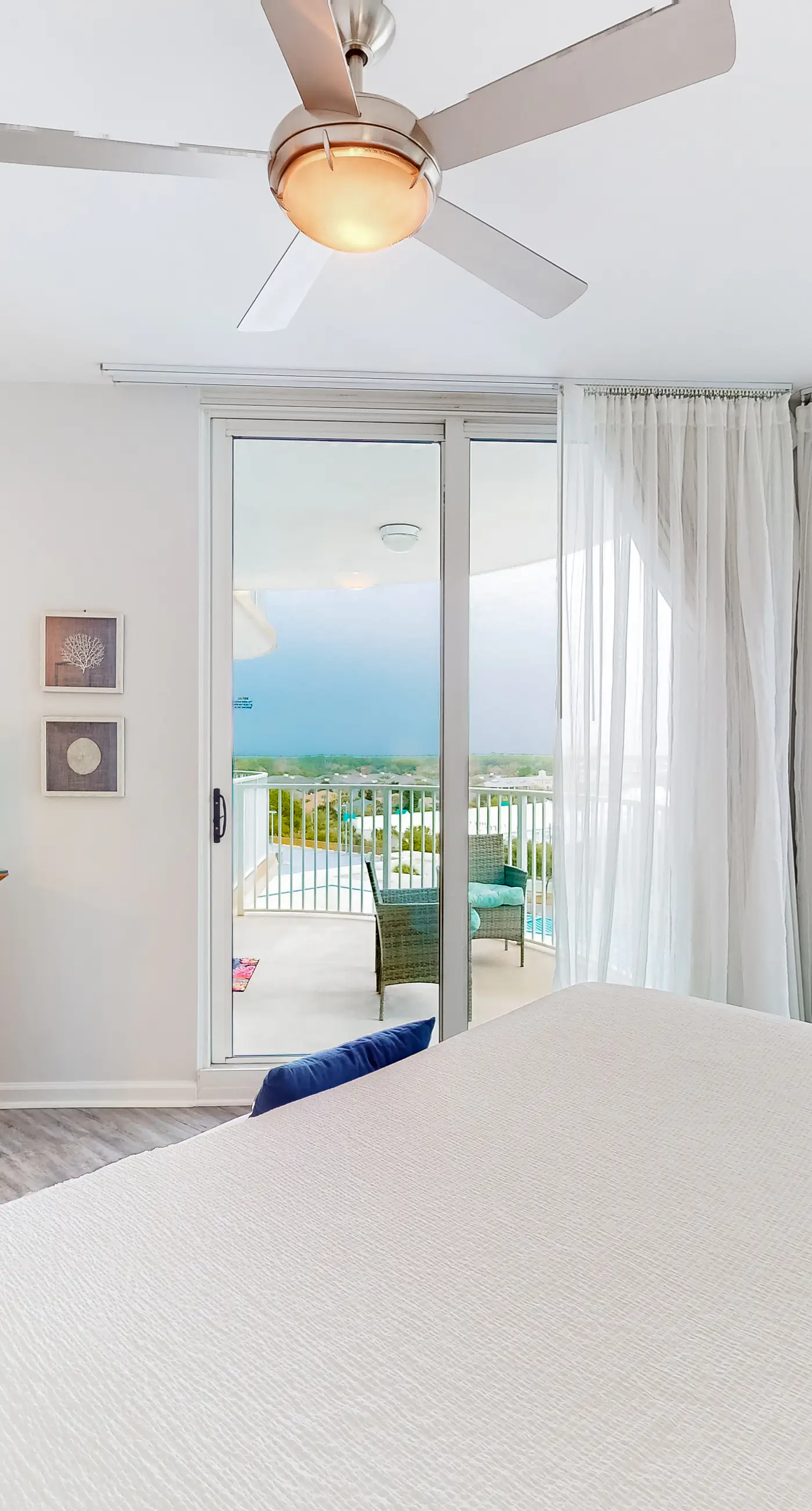 Beachy resort condo with balcony, outdoor pools, hot tub, gym, tennis, AC, & W&D