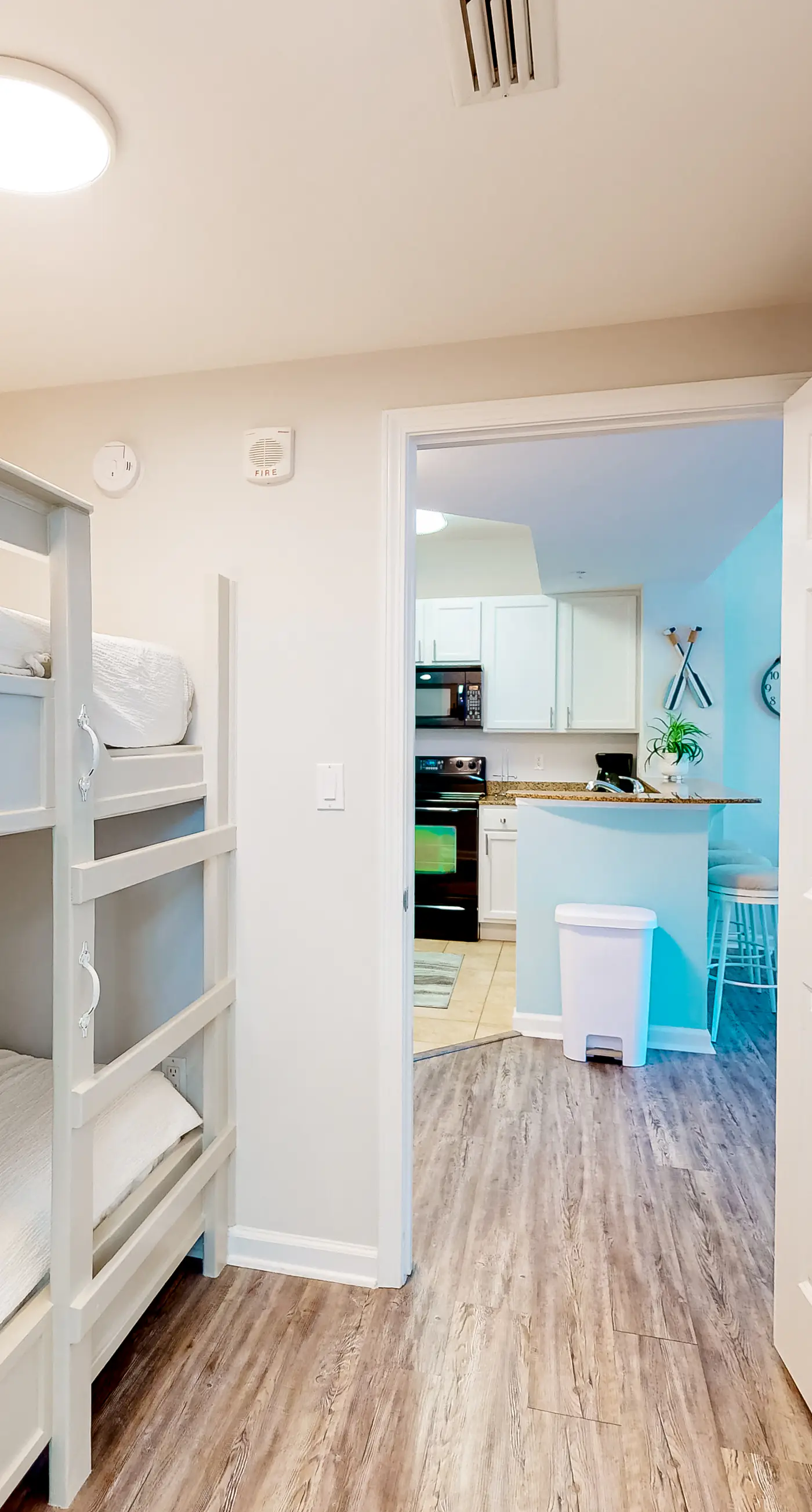 Beachy resort condo with balcony, outdoor pools, hot tub, gym, tennis, AC, & W&D