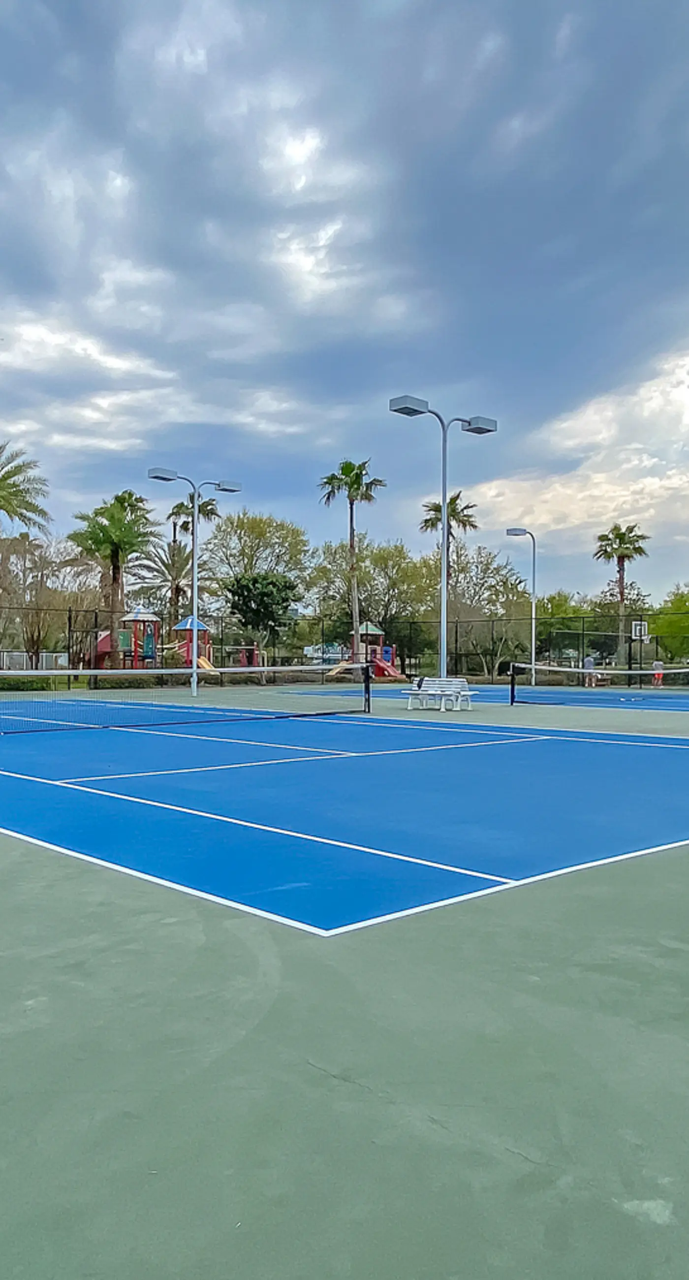 Beachy resort condo with balcony, outdoor pools, hot tub, gym, tennis, AC, & W&D