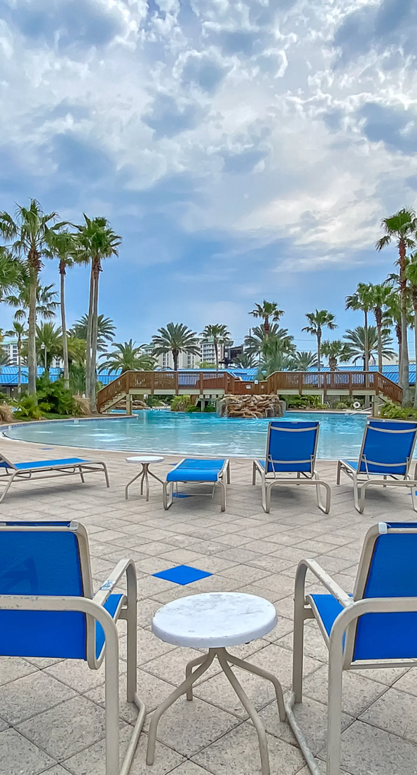 Beachy resort condo with balcony, outdoor pools, hot tub, gym, tennis, AC, & W&D