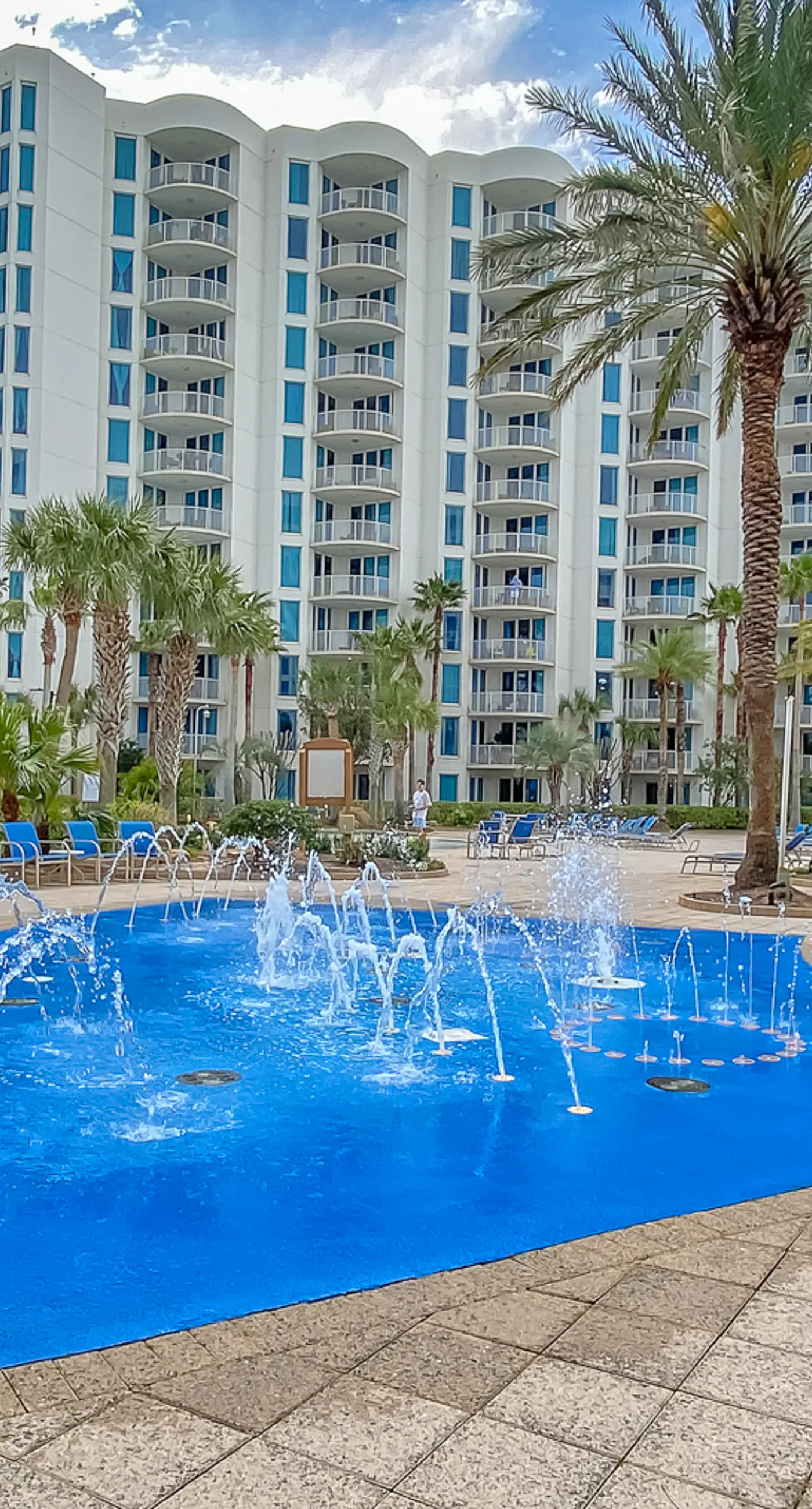 Beachy resort condo with balcony, outdoor pools, hot tub, gym, tennis, AC, & W&D