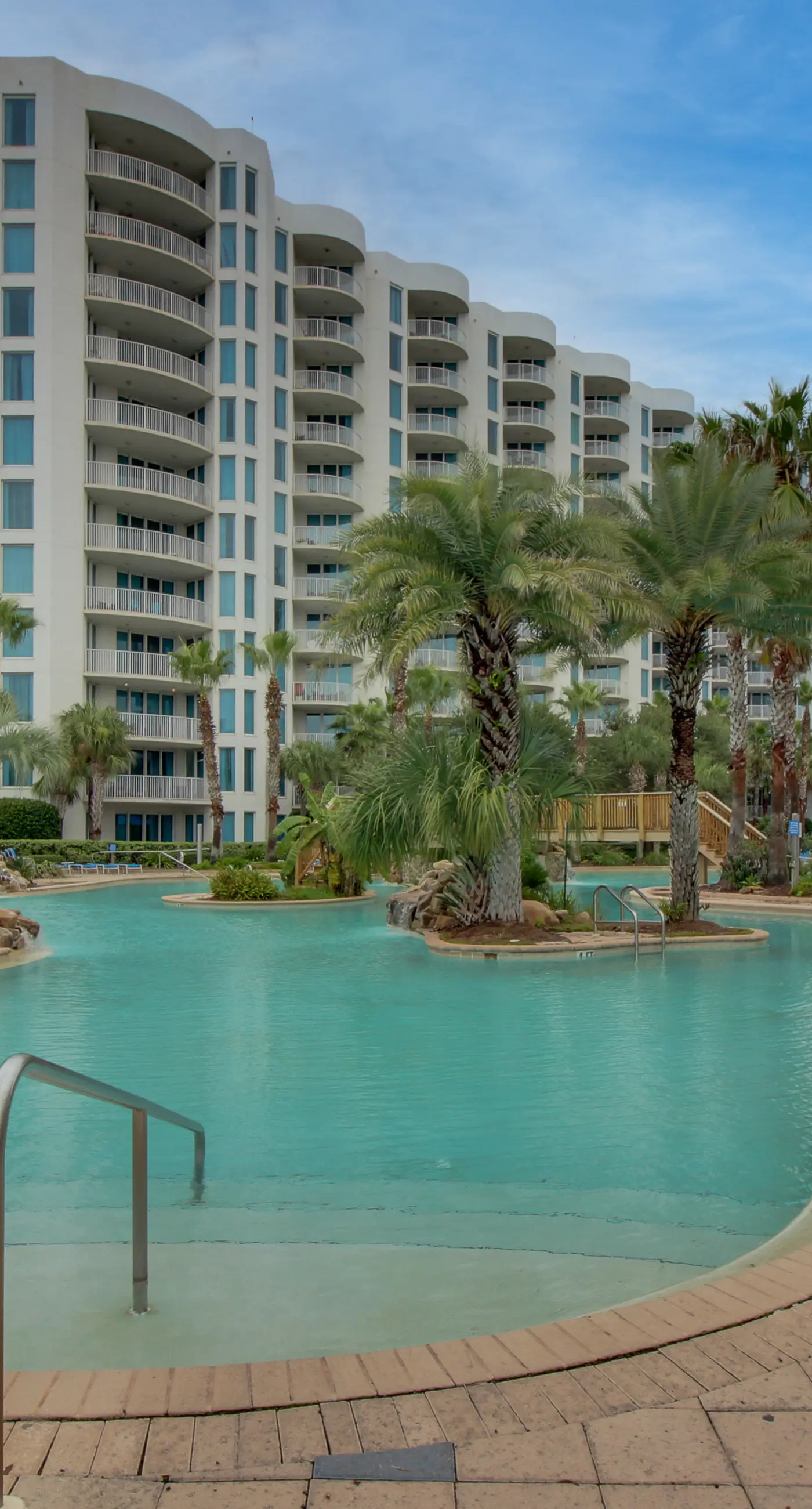 Beachy resort condo with balcony, outdoor pools, hot tub, gym, tennis, AC, & W&D