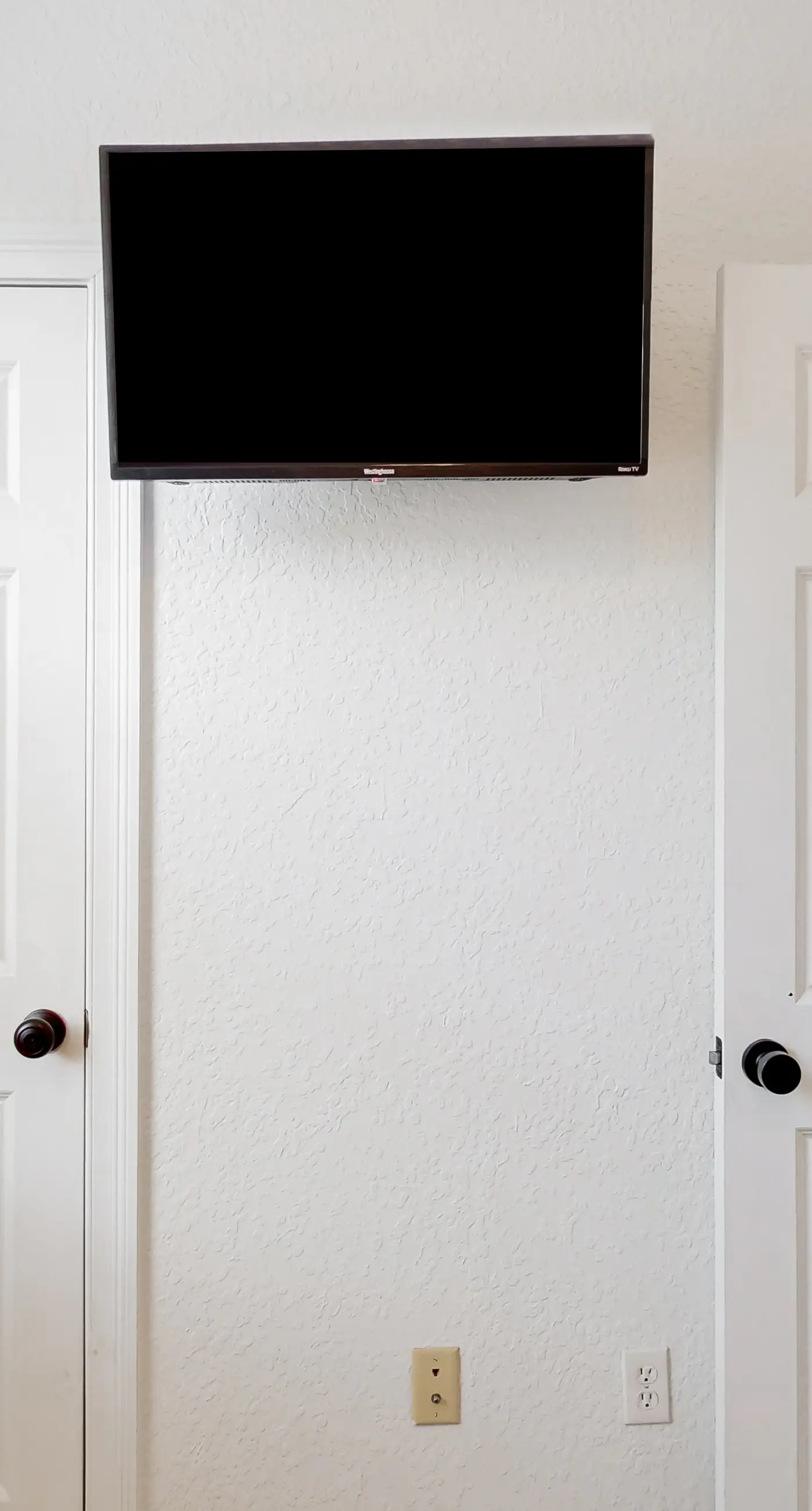 Dog-friendly home near beach with pool access, two balconies, wet bar, & W/D