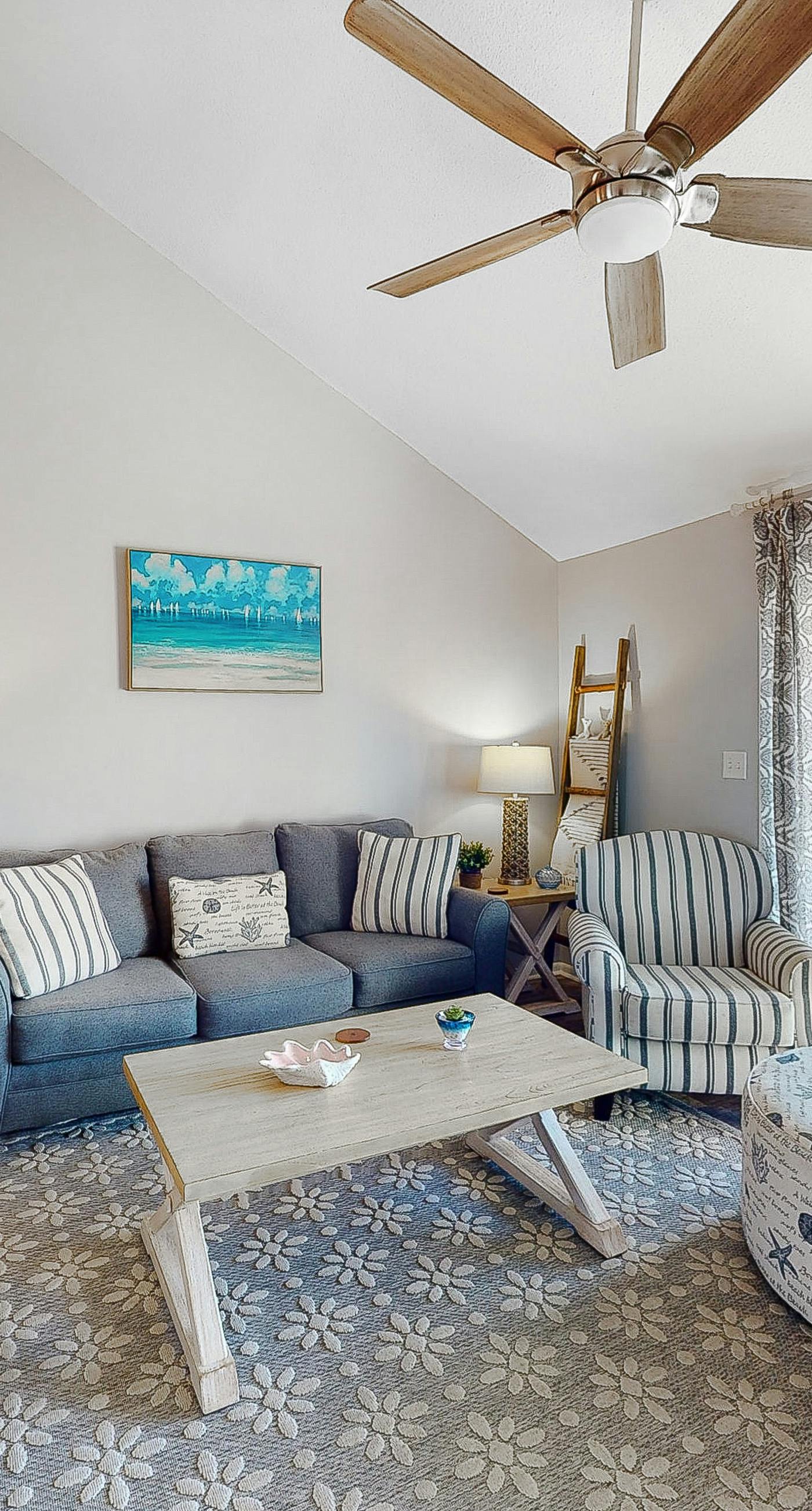 Incredible condo with pool, patio, tennis court, washer/dryer, & central AC