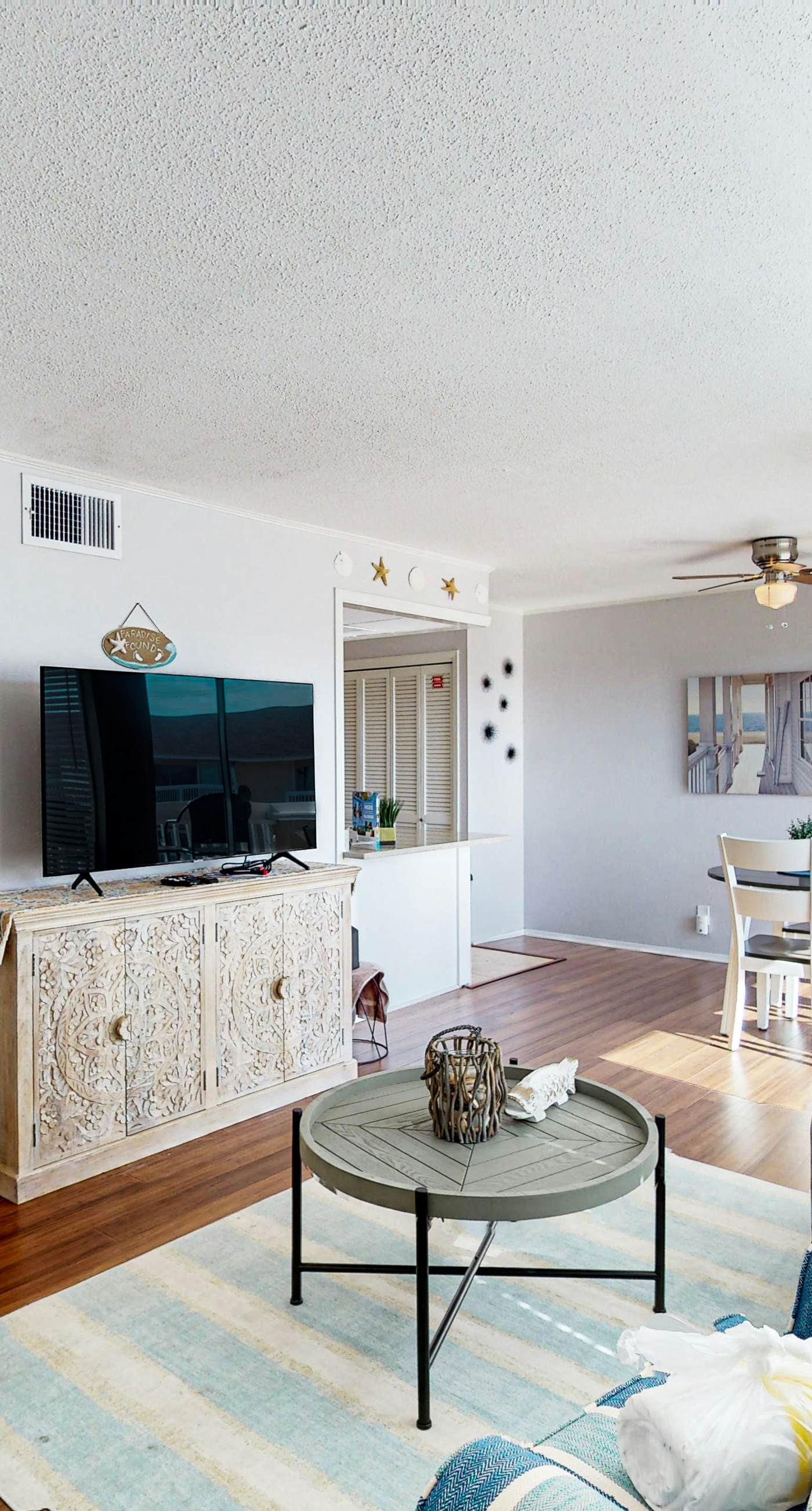 Charming condo with pool, hot tub, tennis, balcony, & W/D