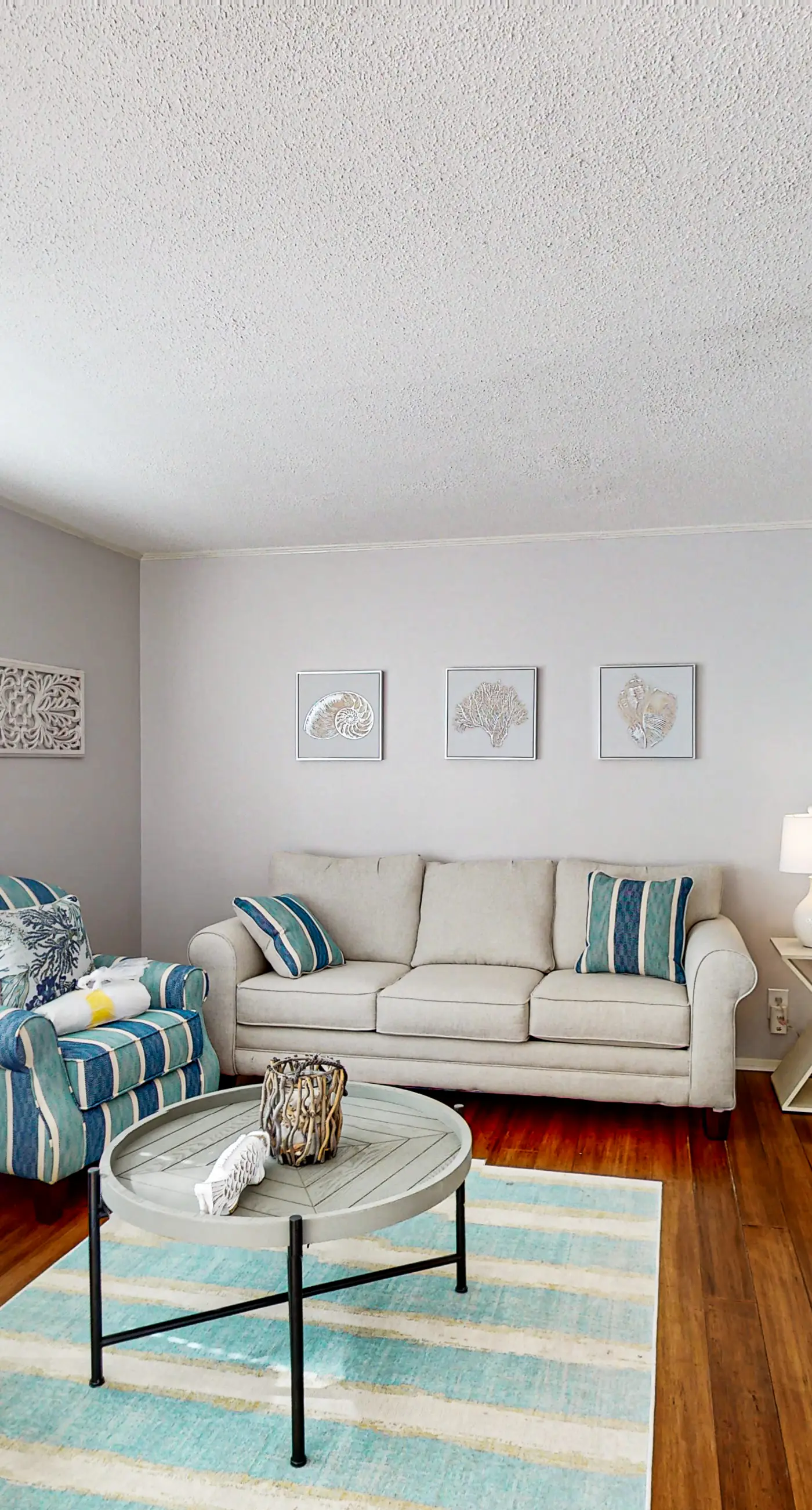 Charming condo with pool, hot tub, tennis, balcony, & W/D