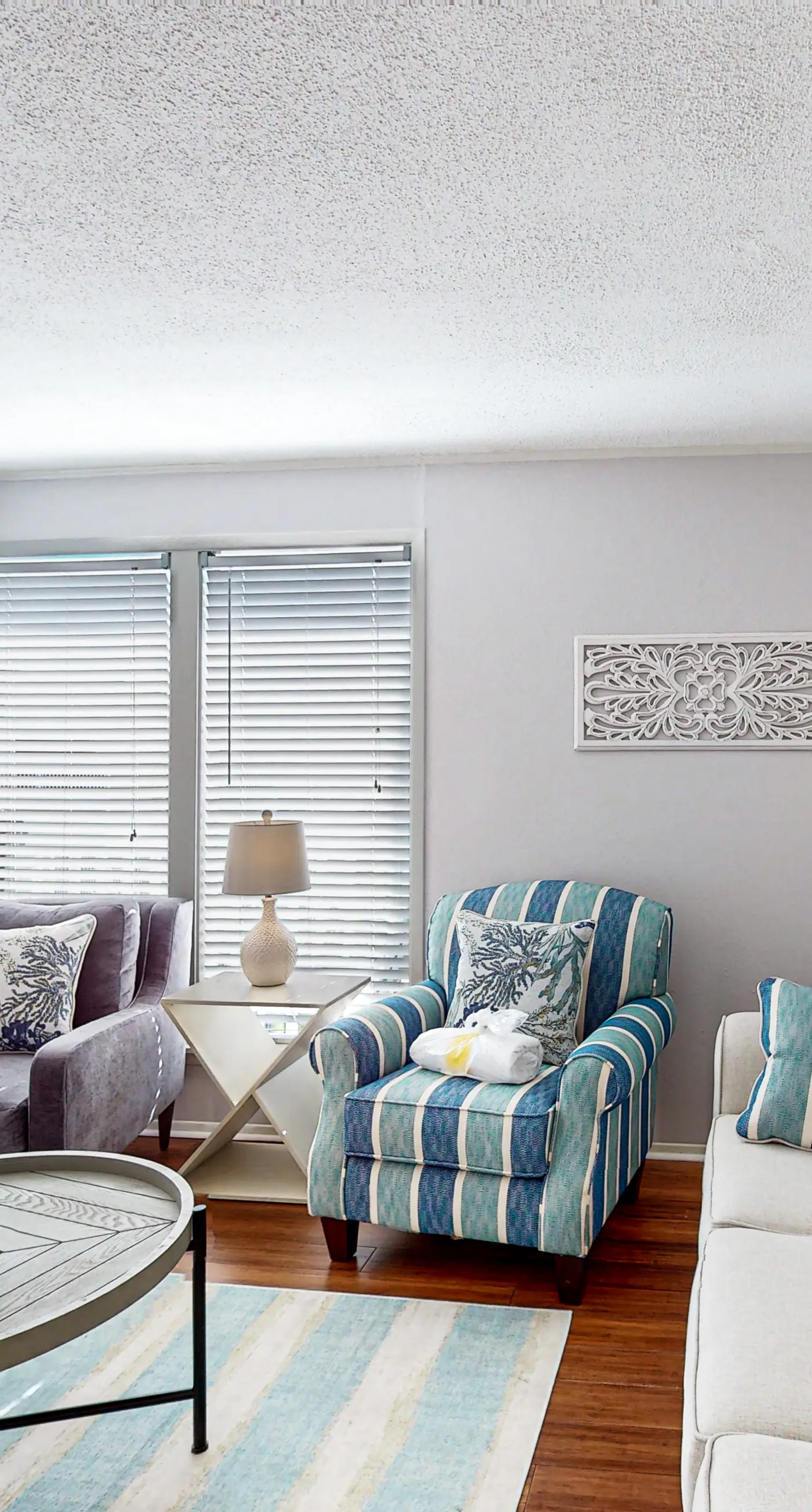 Charming condo with pool, hot tub, tennis, balcony, & W/D