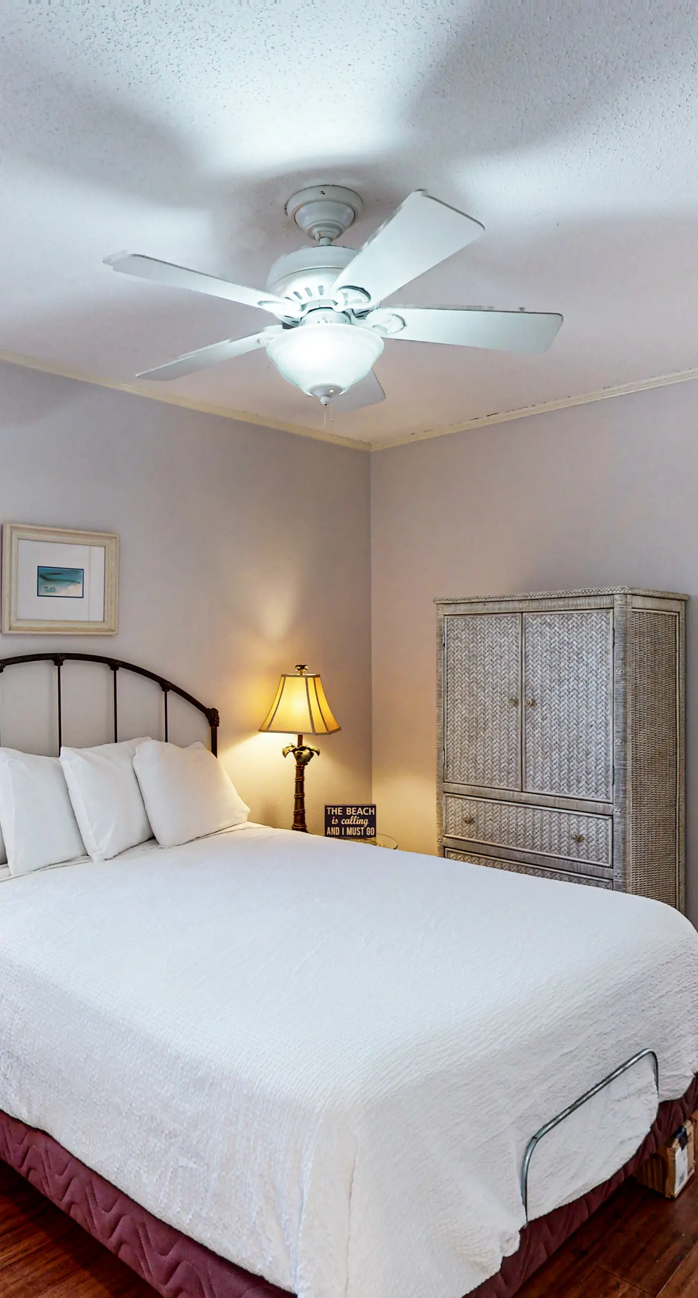 Charming condo with pool, hot tub, tennis, balcony, & W/D