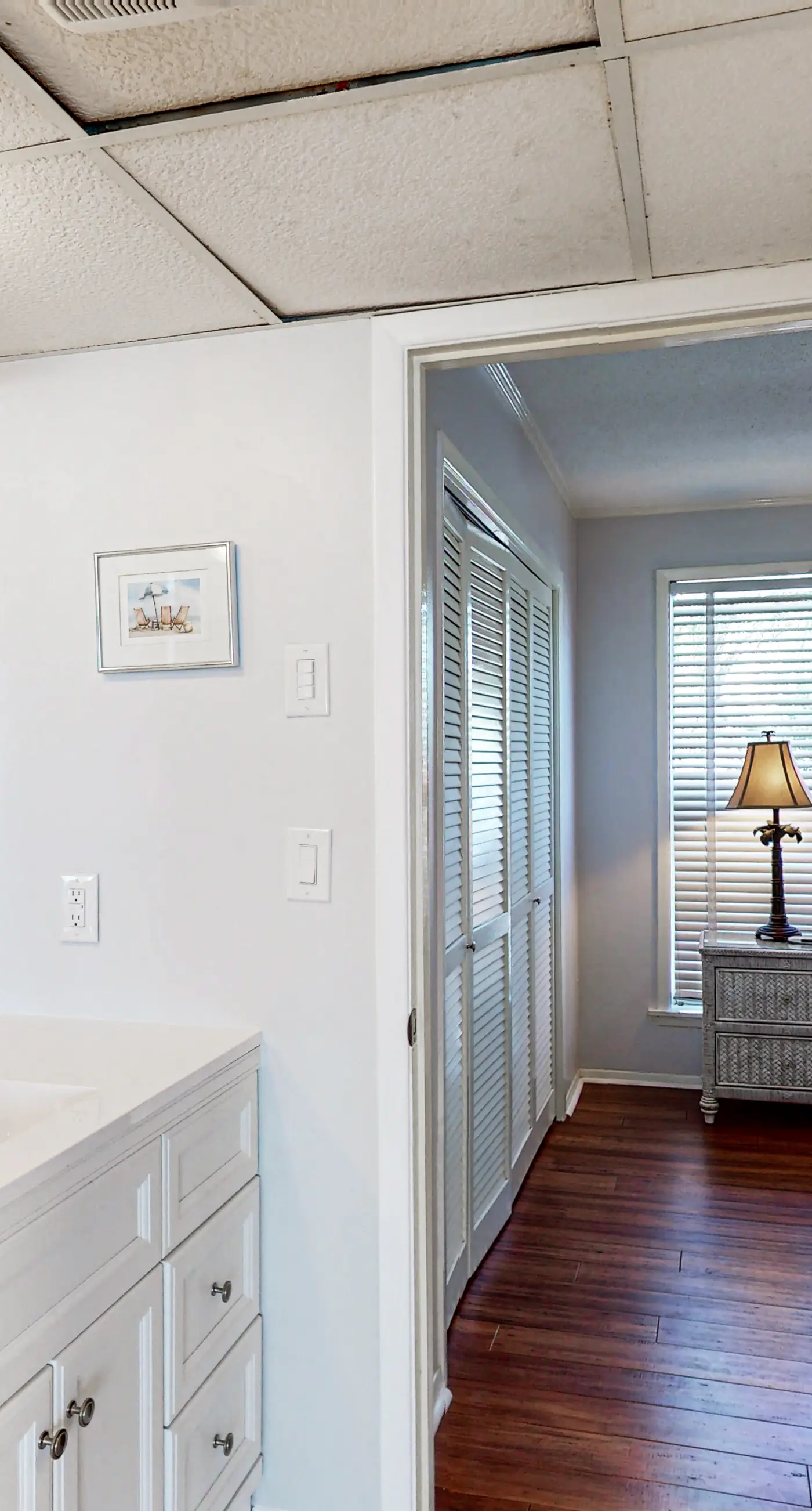 Charming condo with pool, hot tub, tennis, balcony, & W/D