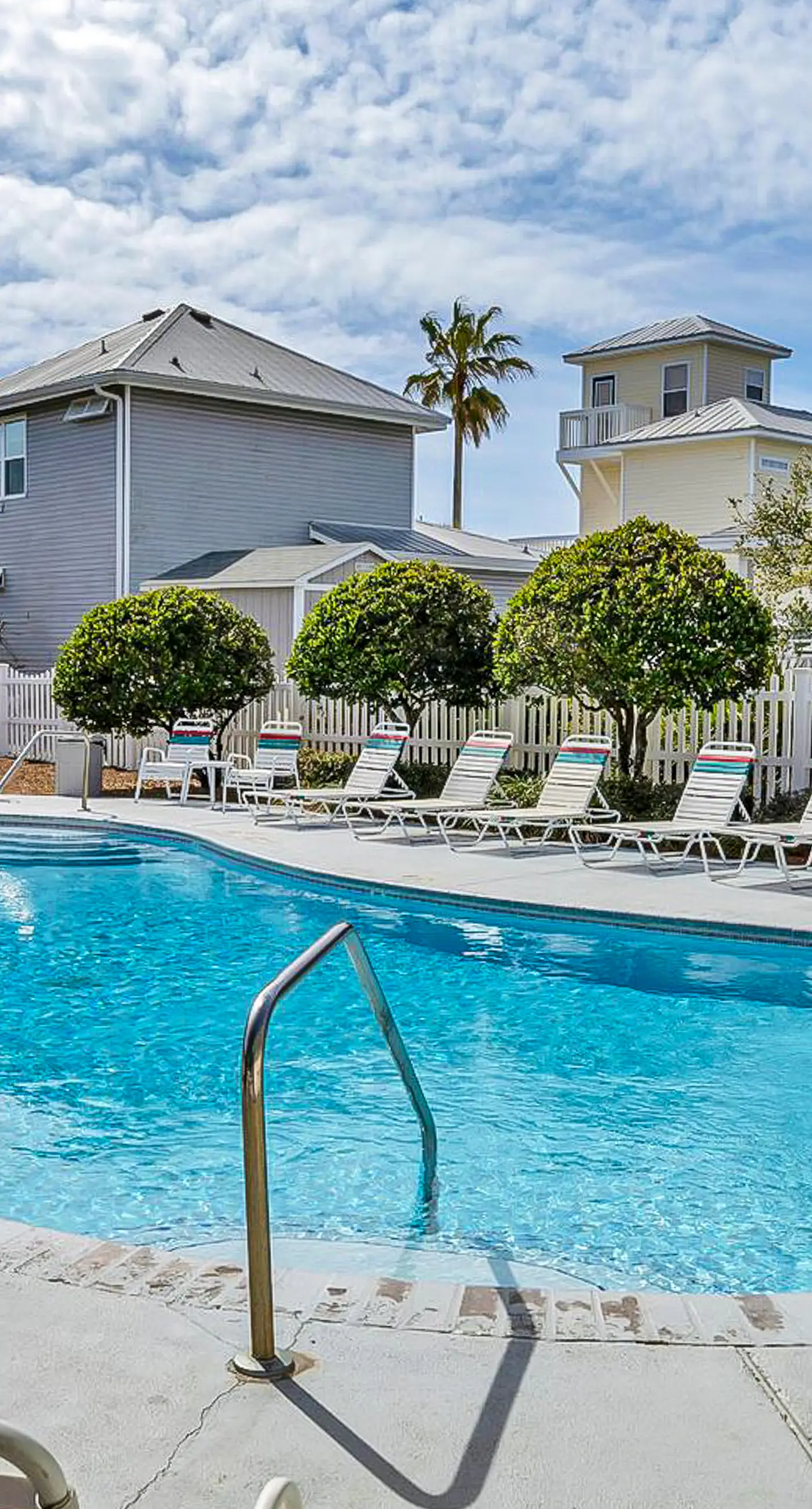 Steps to beach & community pool, dog-friendly, great location