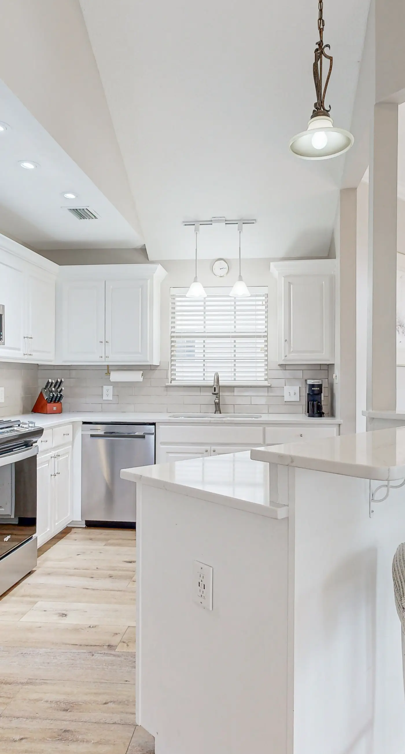 Steps to beach & community pool, dog-friendly, great location