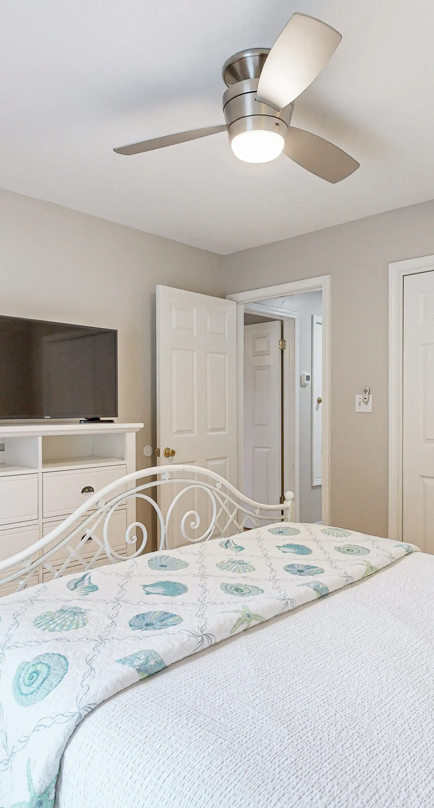 Steps to beach & community pool, dog-friendly, great location
