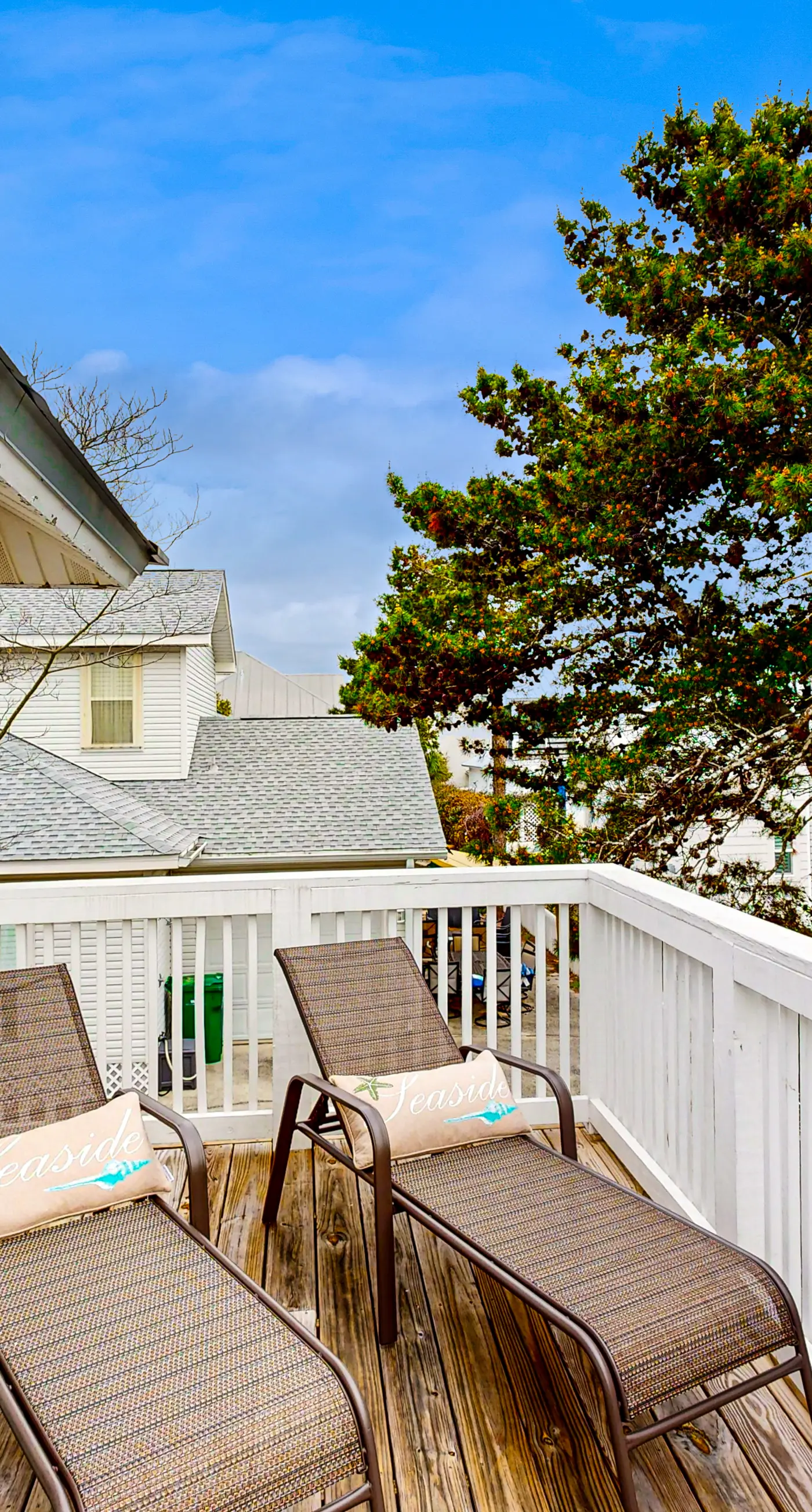 Steps to beach & community pool, dog-friendly, great location